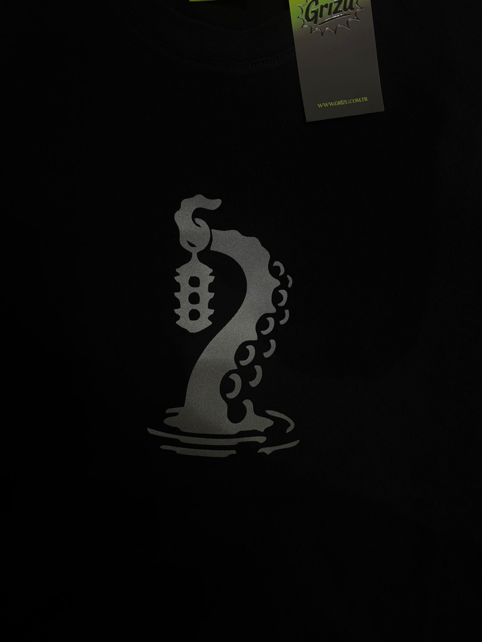 Kraken Grip - Siyah Reflektör Baskılı Oversize Tişört