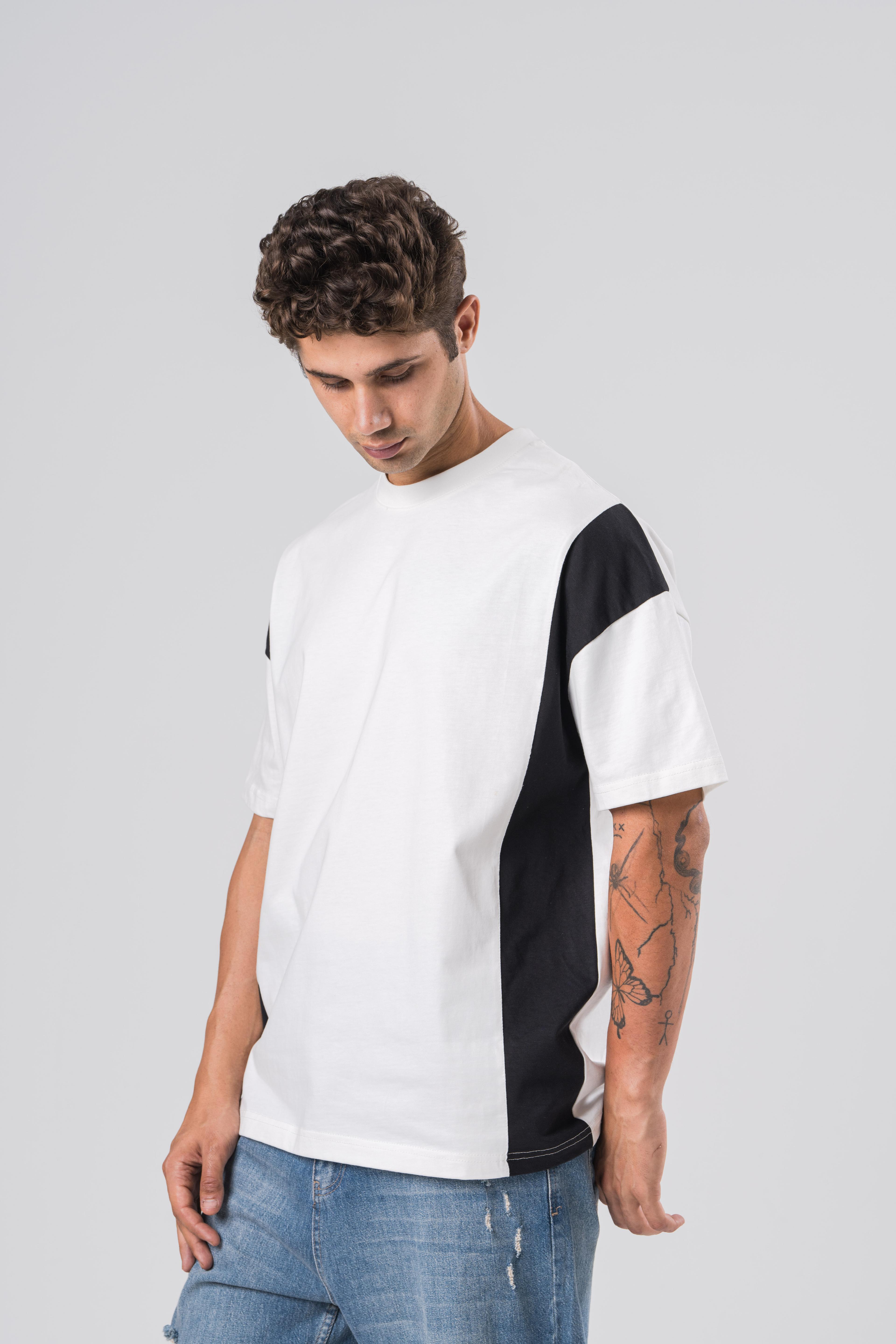 Oversize Siyah Parçalı T-shirt  - Beyaz