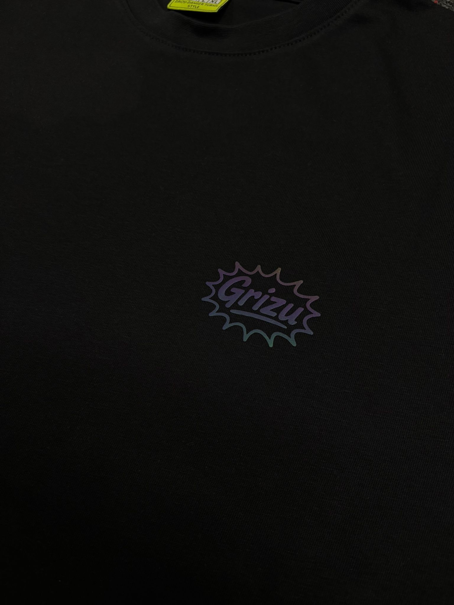"Grizu Burst -  Renkli Minimal Logo Baskılı Beyaz Oversize Tişört"