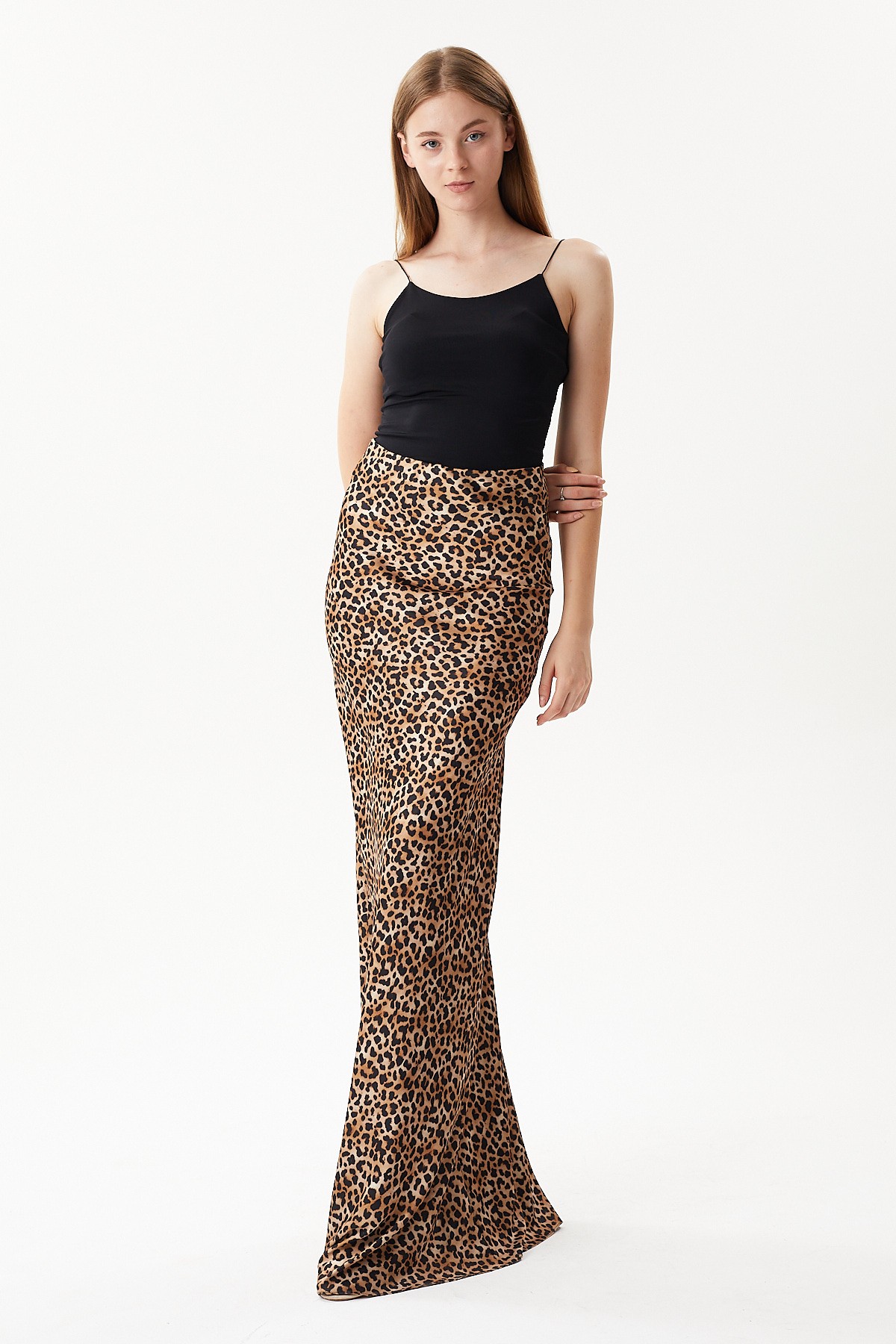 Leopard patterned bias cut satin skirt with elastic wais