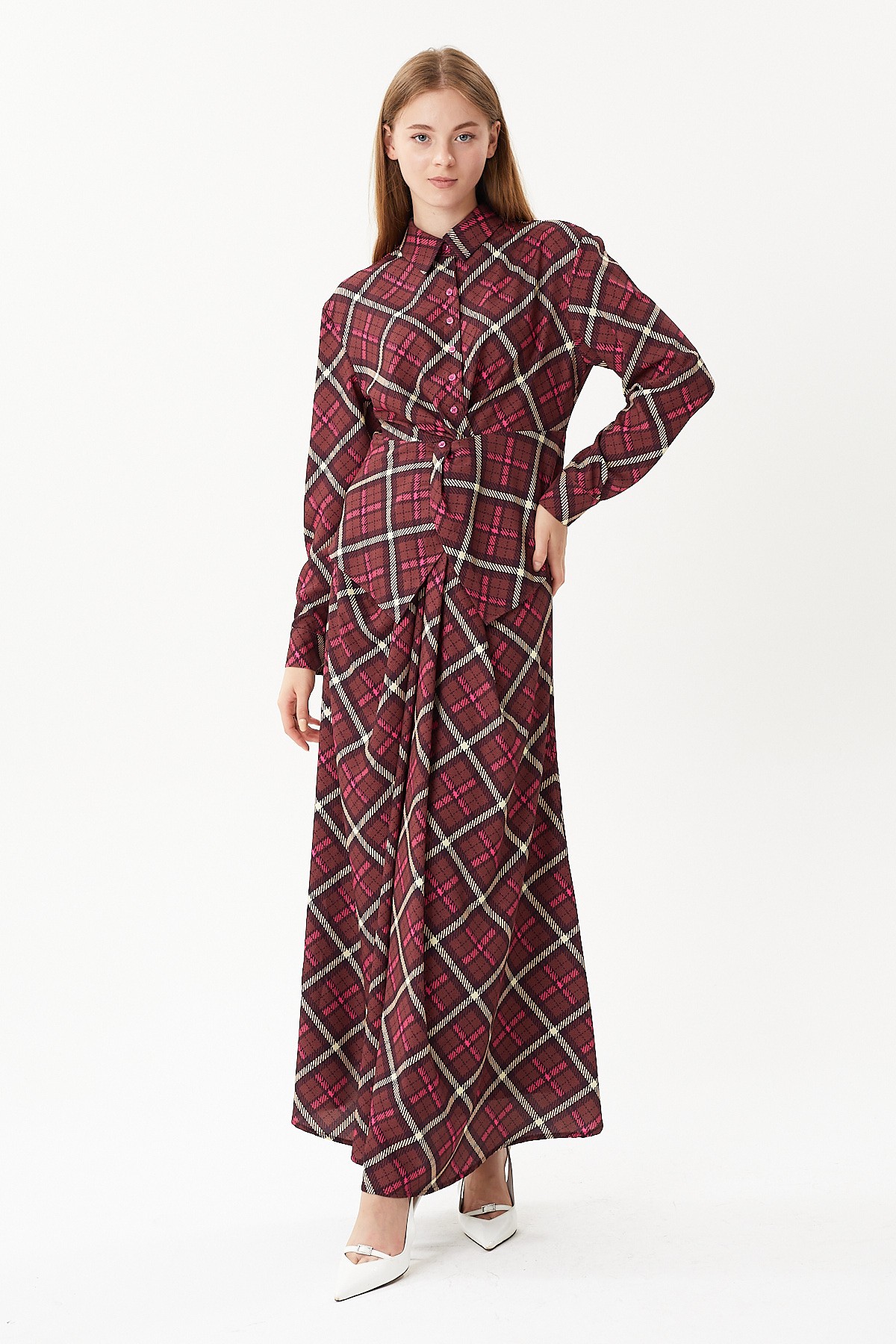 Checked patterned long skirt with pleat detail