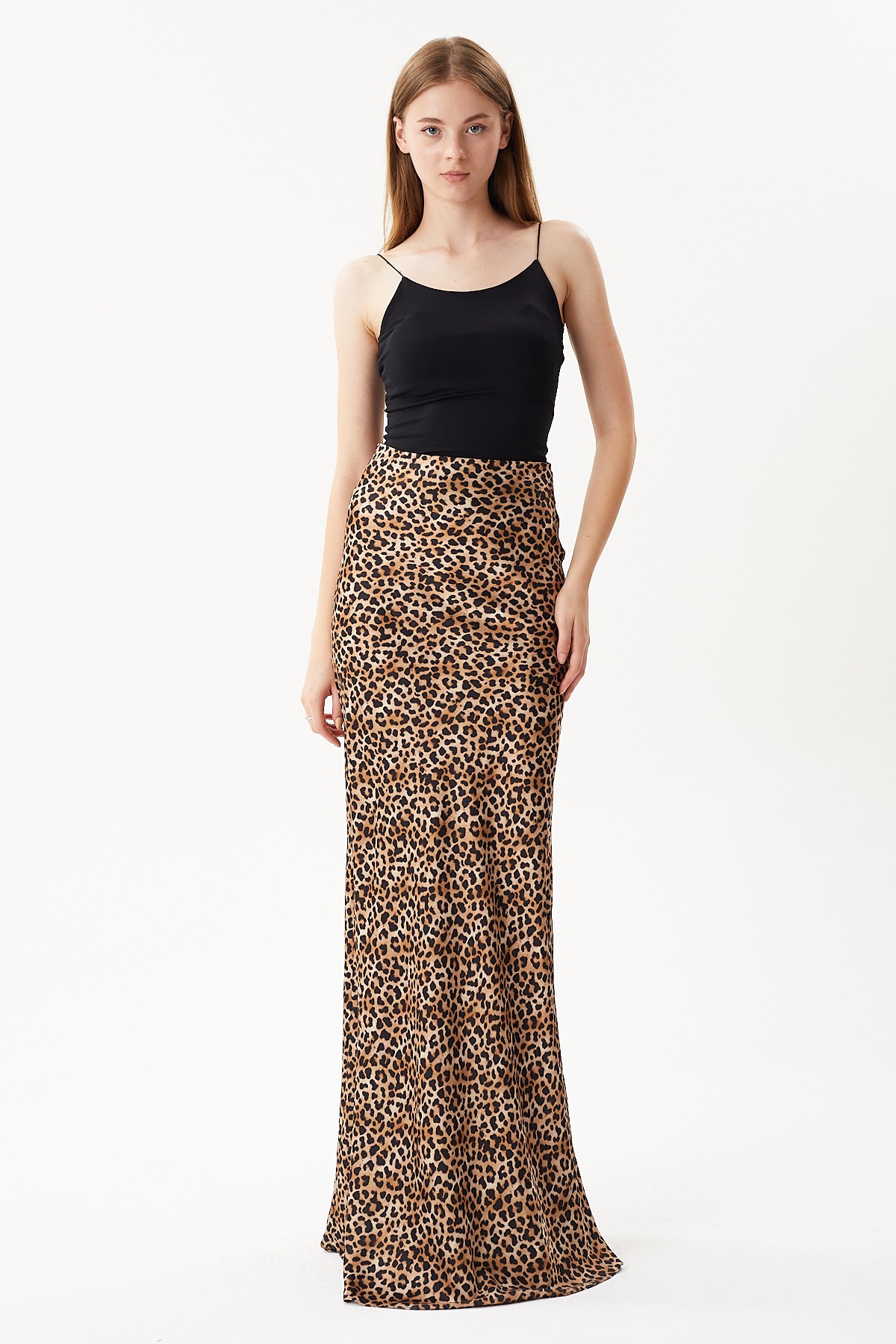 Leopard patterned bias cut satin skirt with elastic wais