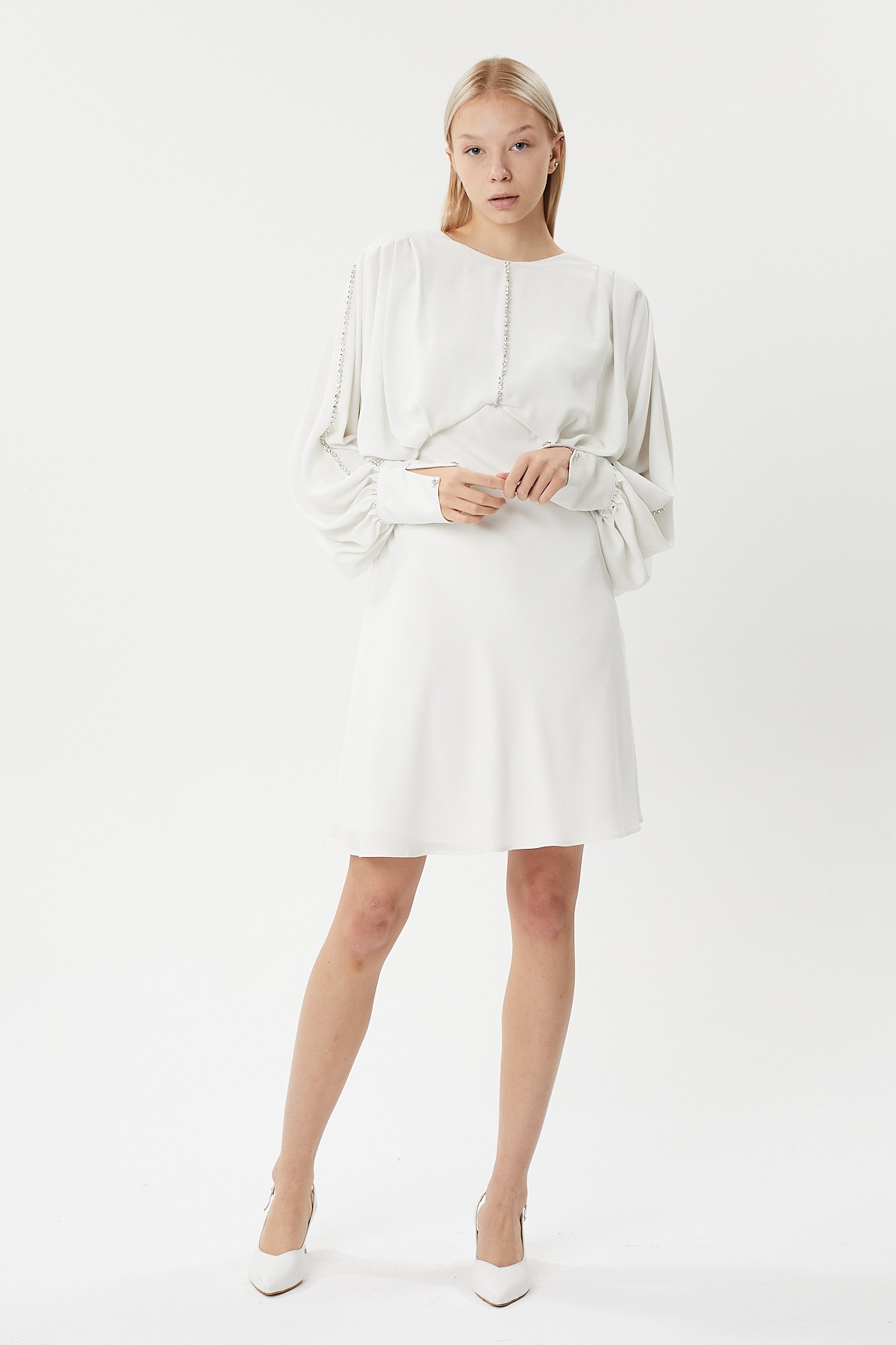 Crepe mini dress with bat sleeves decorated with hand-embroidered stones