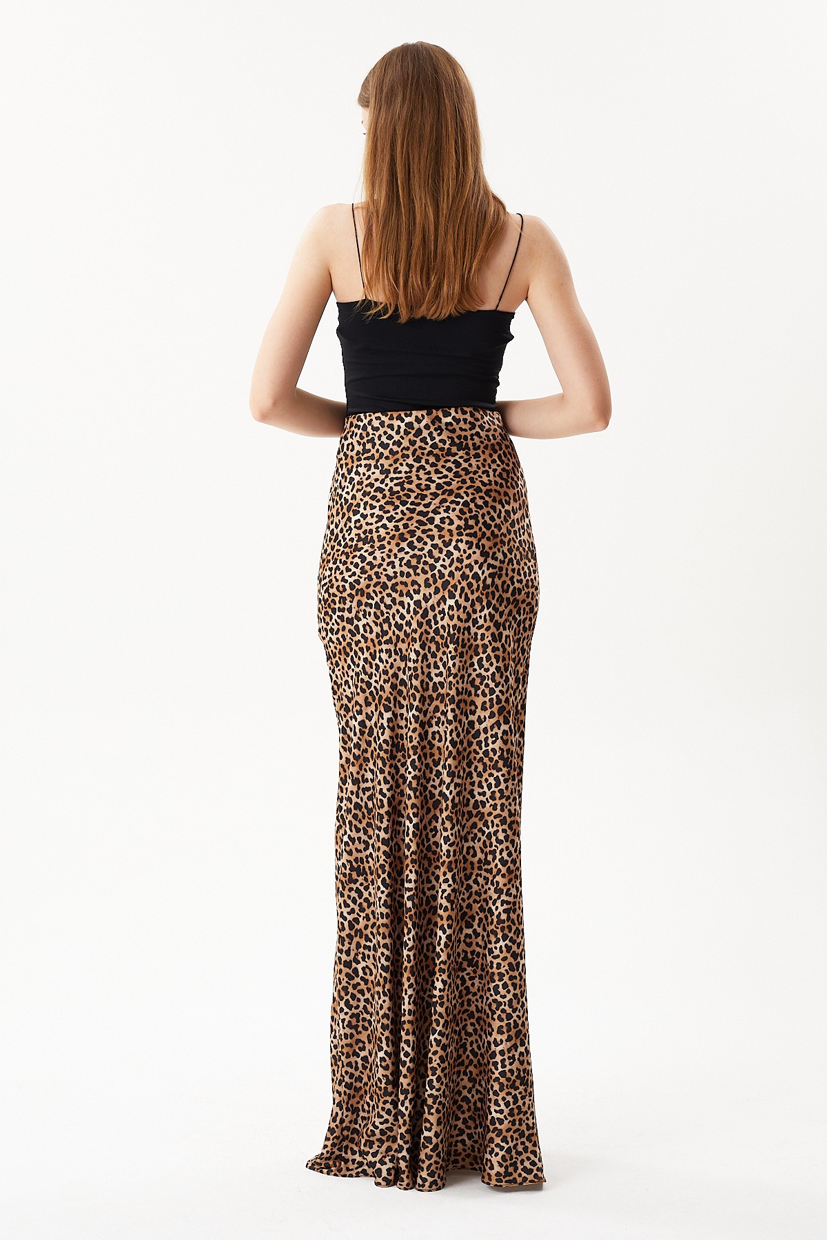 Leopard patterned bias cut satin skirt with elastic wais