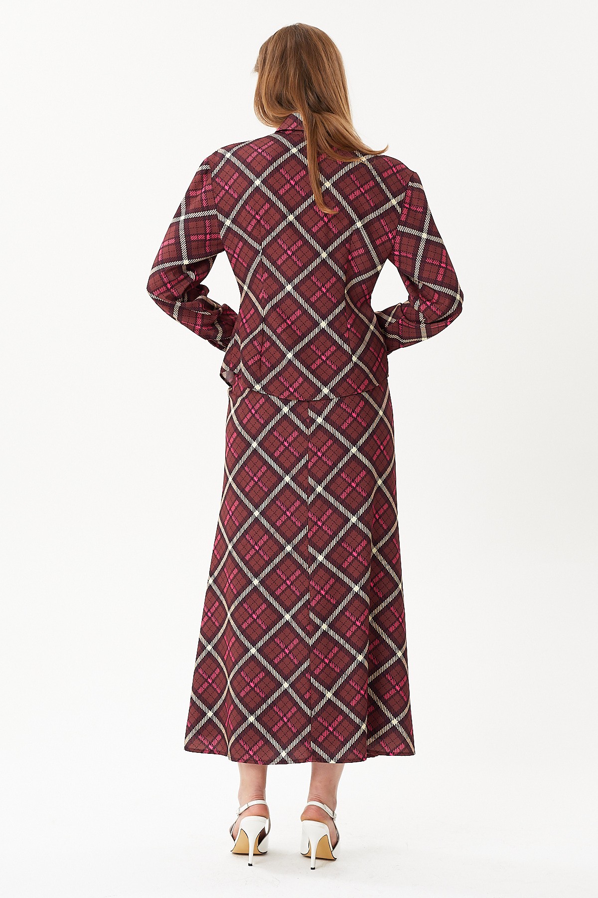 Checked patterned long skirt with pleat detail