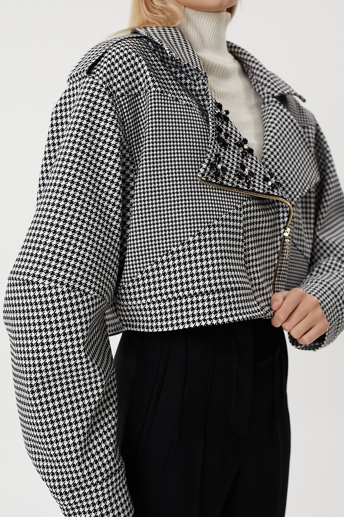 Crop-length zippered special Jacquard woven fabric coat