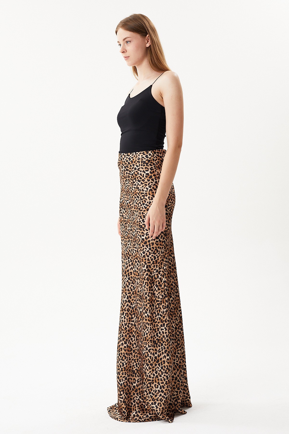 Leopard patterned bias cut satin skirt with elastic wais