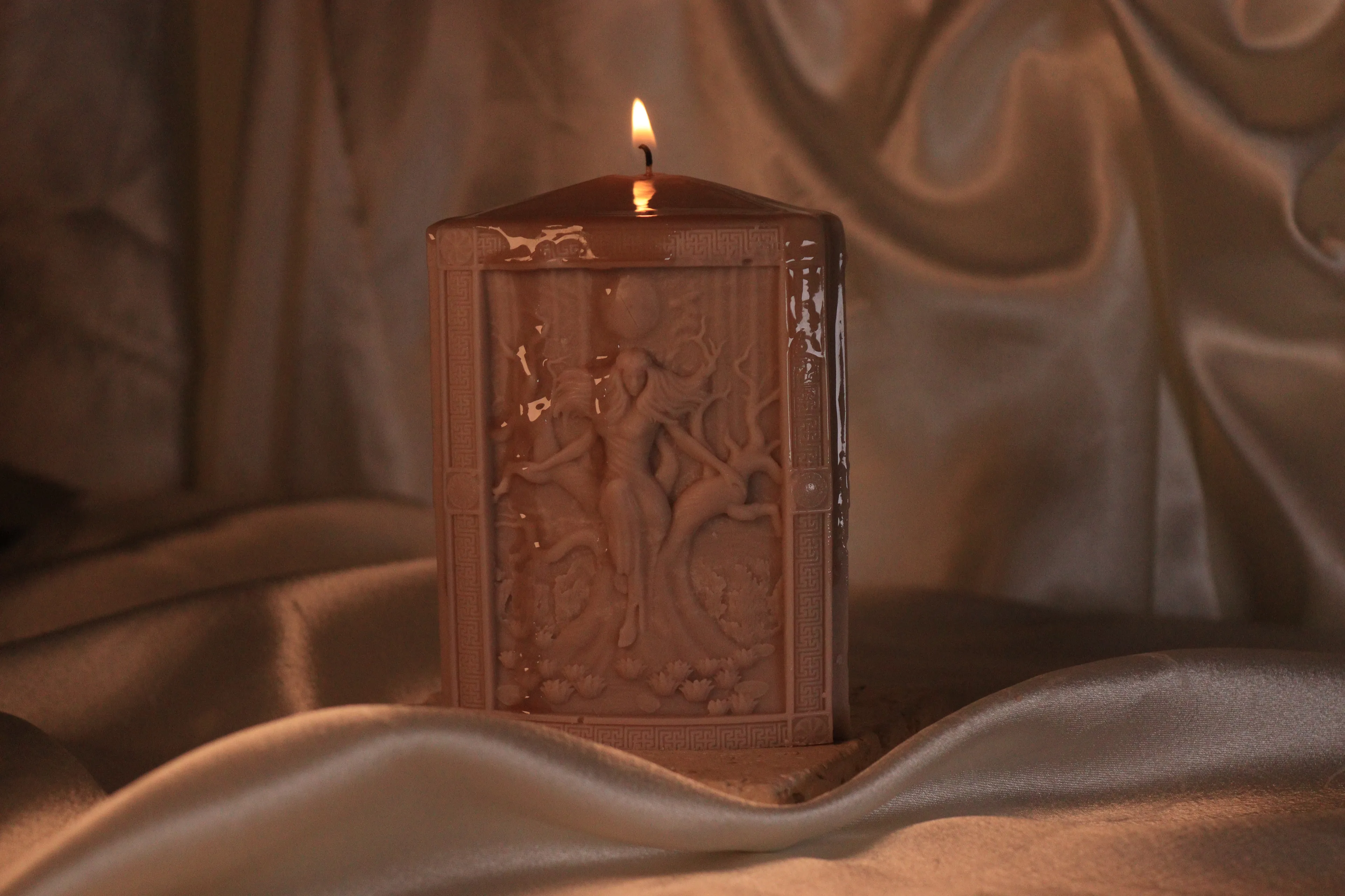 Divine Roots – Sanatsal Soy Wax Heykel Mum | El Yapımı Dekoratif