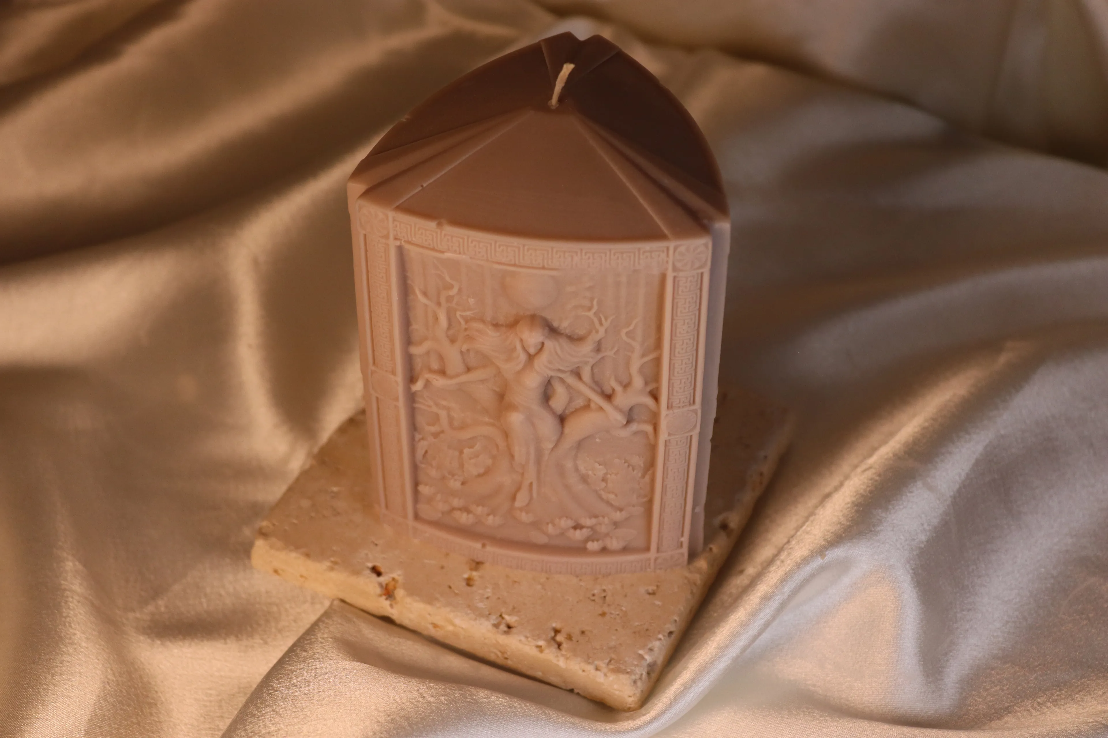 Divine Roots – Sanatsal Soy Wax Heykel Mum | El Yapımı Dekoratif