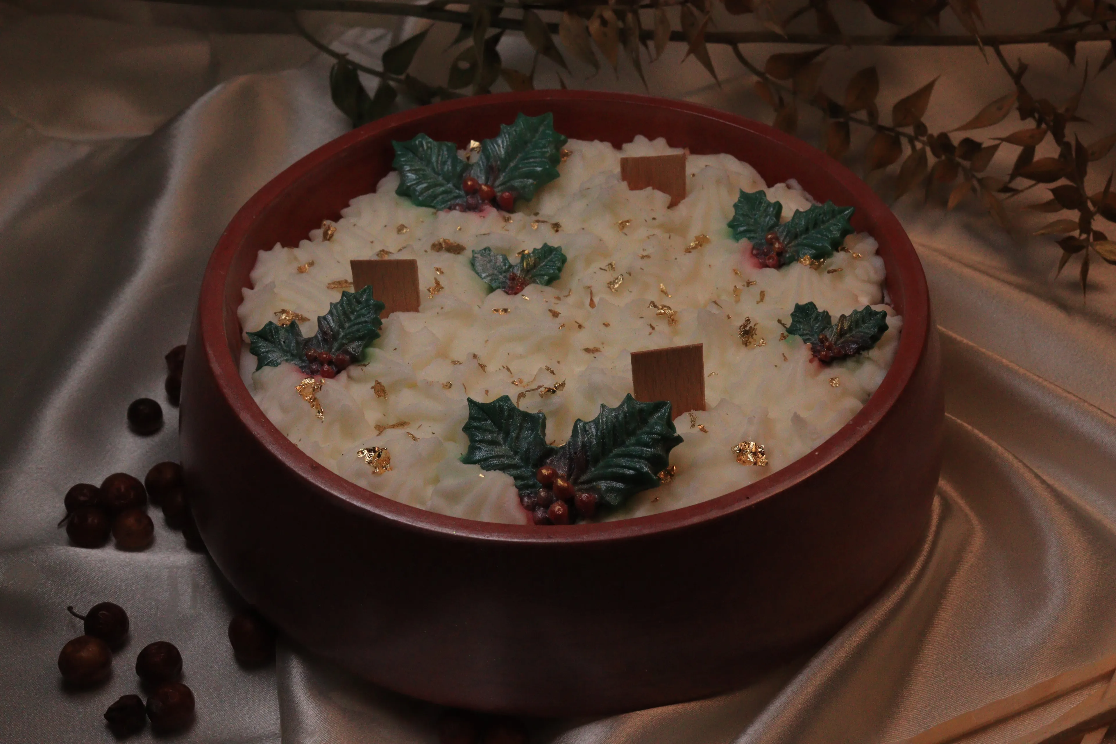 Golden Kokina Bowl Candle – Altın Detaylı El Yapımı Yılbaşı Soya Wax Mum