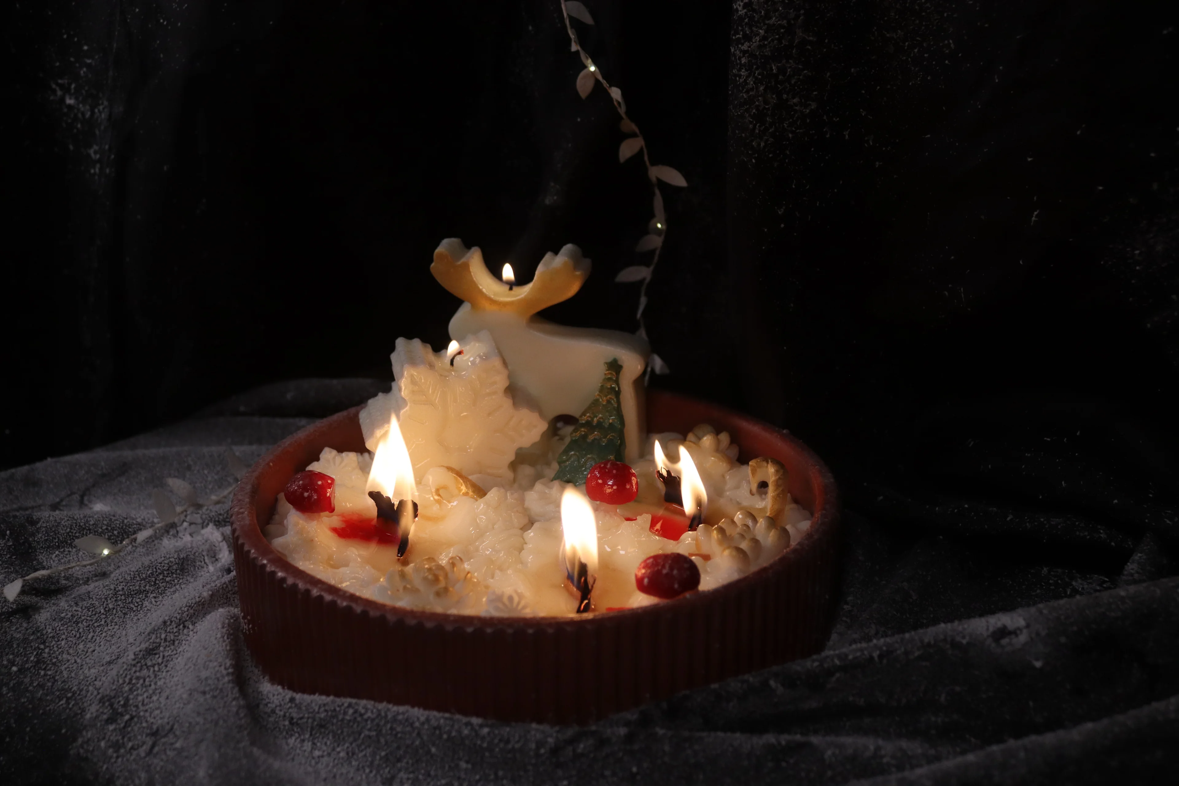 Golden Reindeer Forest – Christmas Soy Wax Dekoratif Bowl Candle | El Yapımı Yılbaşı Tasarımı