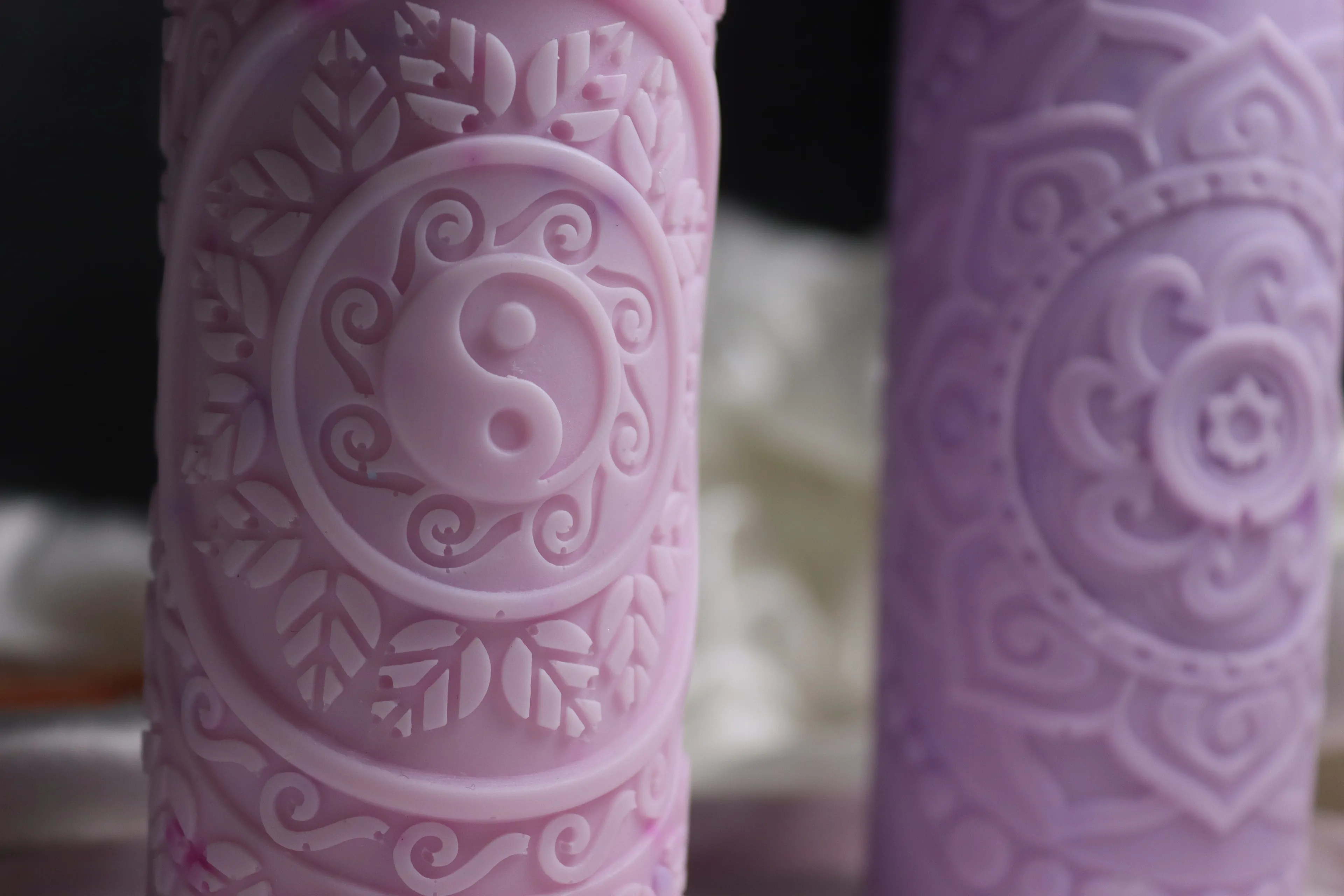 Mandala Set 2 – Sanatsal Kabartma Silindir Mum (İki Parça)