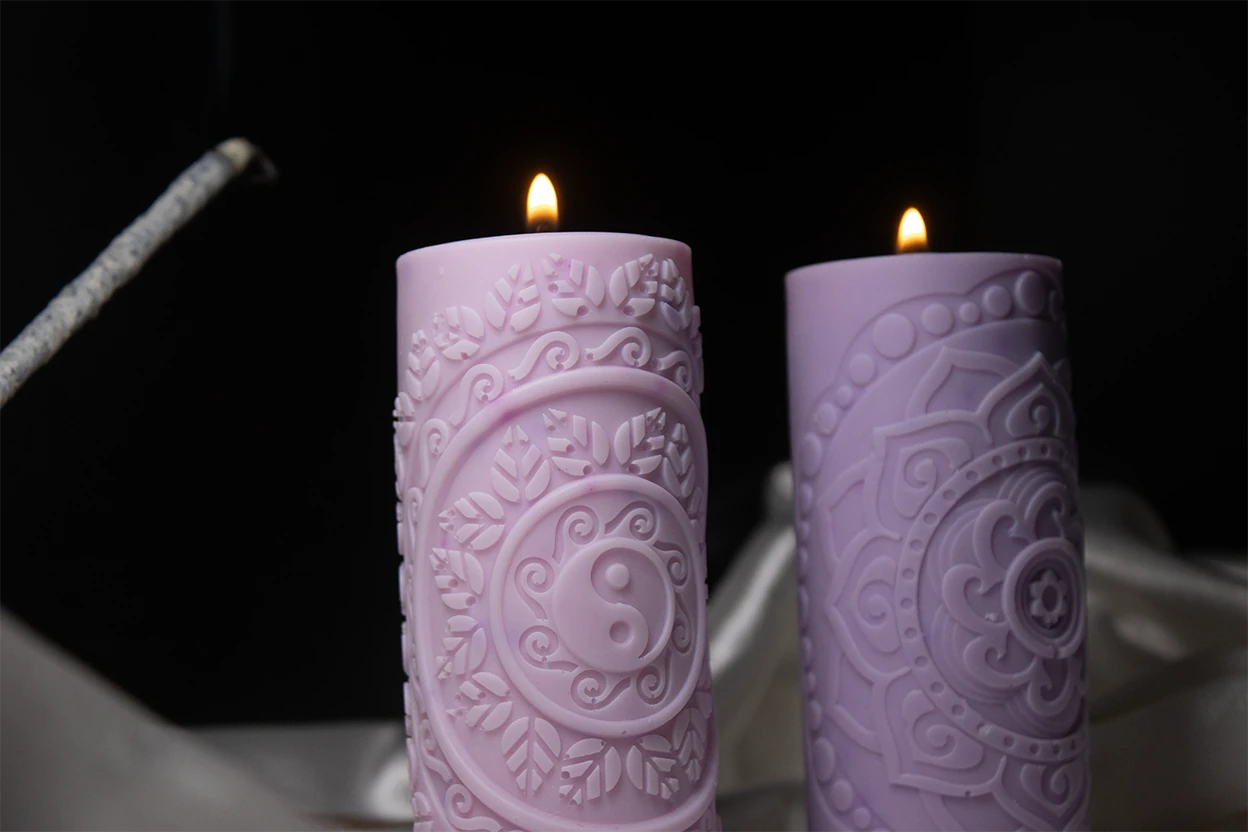 Mandala Set 2 – Sanatsal Kabartma Silindir Mum (İki Parça)