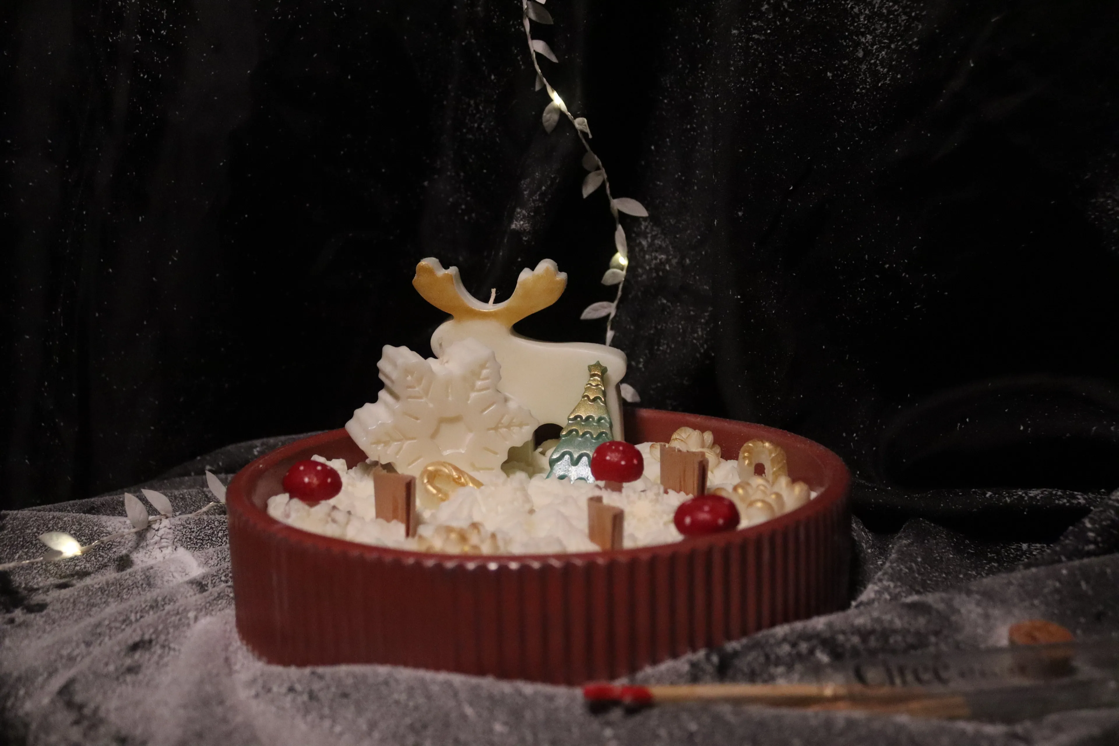 Golden Reindeer Forest – Christmas Soy Wax Dekoratif Bowl Candle | El Yapımı Yılbaşı Tasarımı