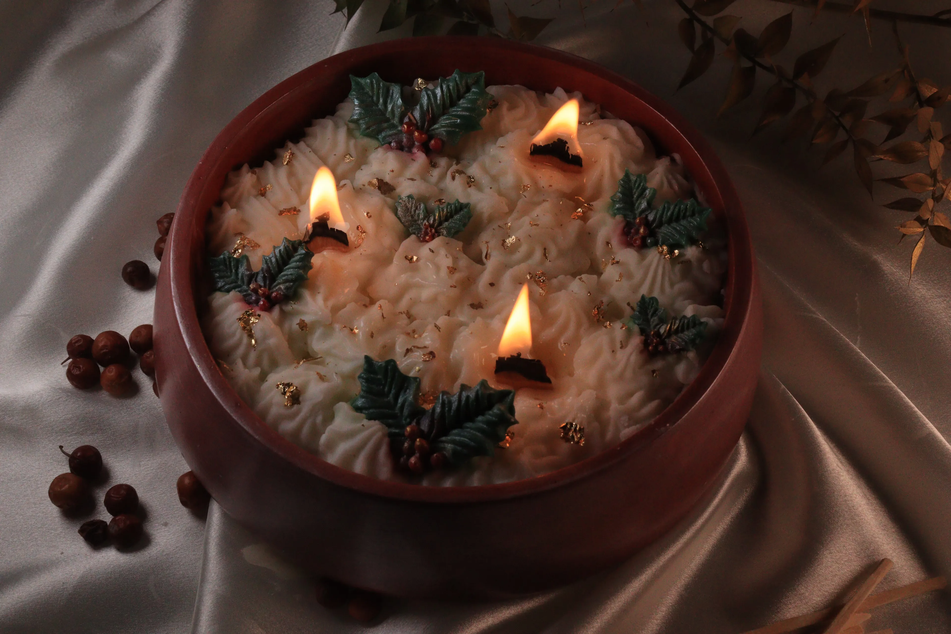 Golden Kokina Bowl Candle – Altın Detaylı El Yapımı Yılbaşı Soya Wax Mum