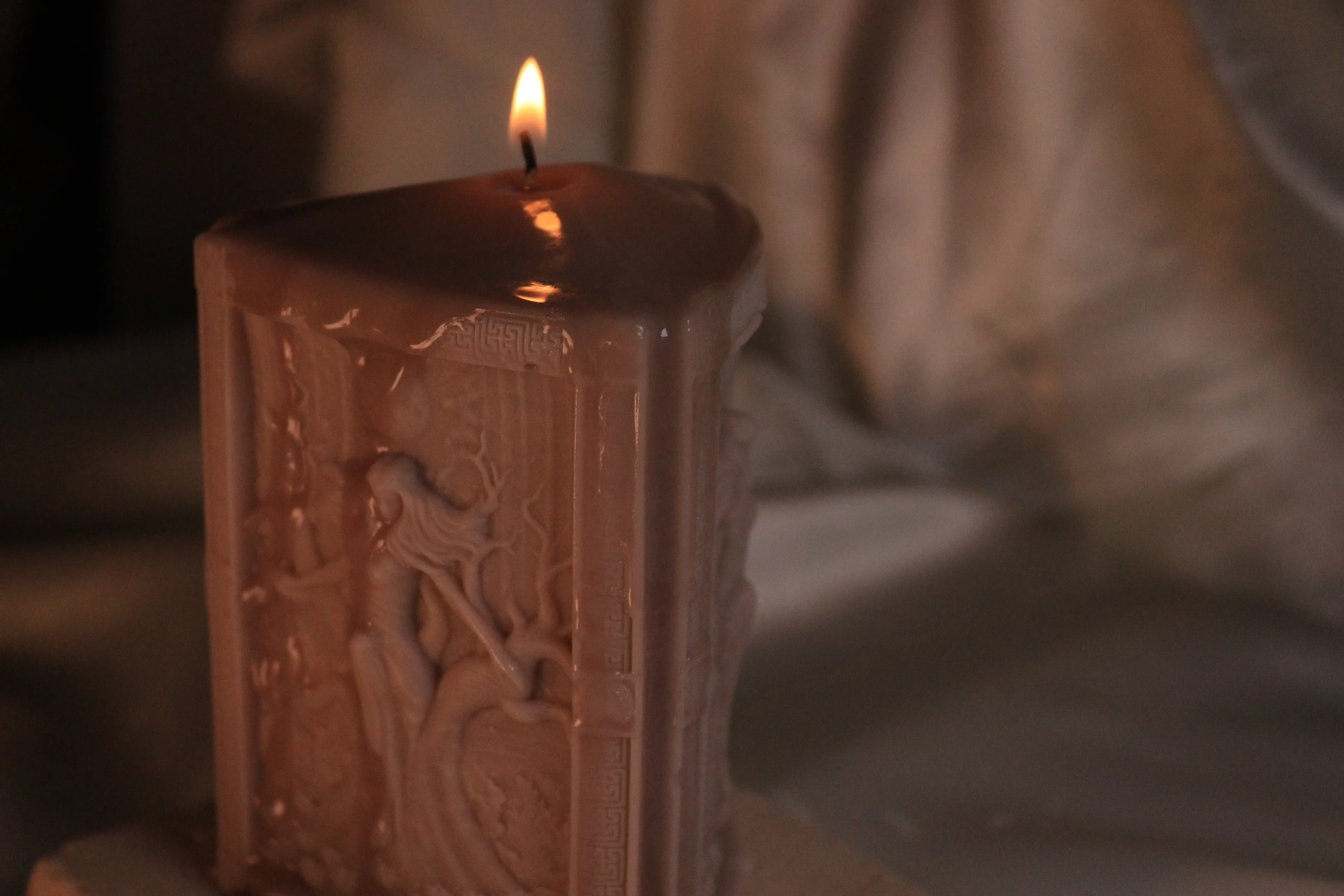 Divine Roots – Sanatsal Soy Wax Heykel Mum | El Yapımı Dekoratif