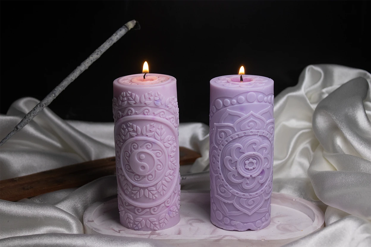 Mandala Set 2 – Sanatsal Kabartma Silindir Mum (İki Parça)