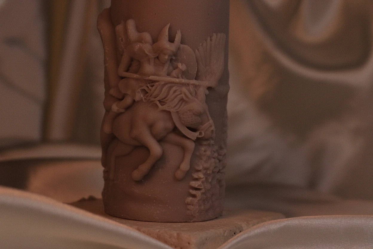 Valkyrie – Sanatsal Soy Wax Heykel Mum | El Yapımı Dekoratif