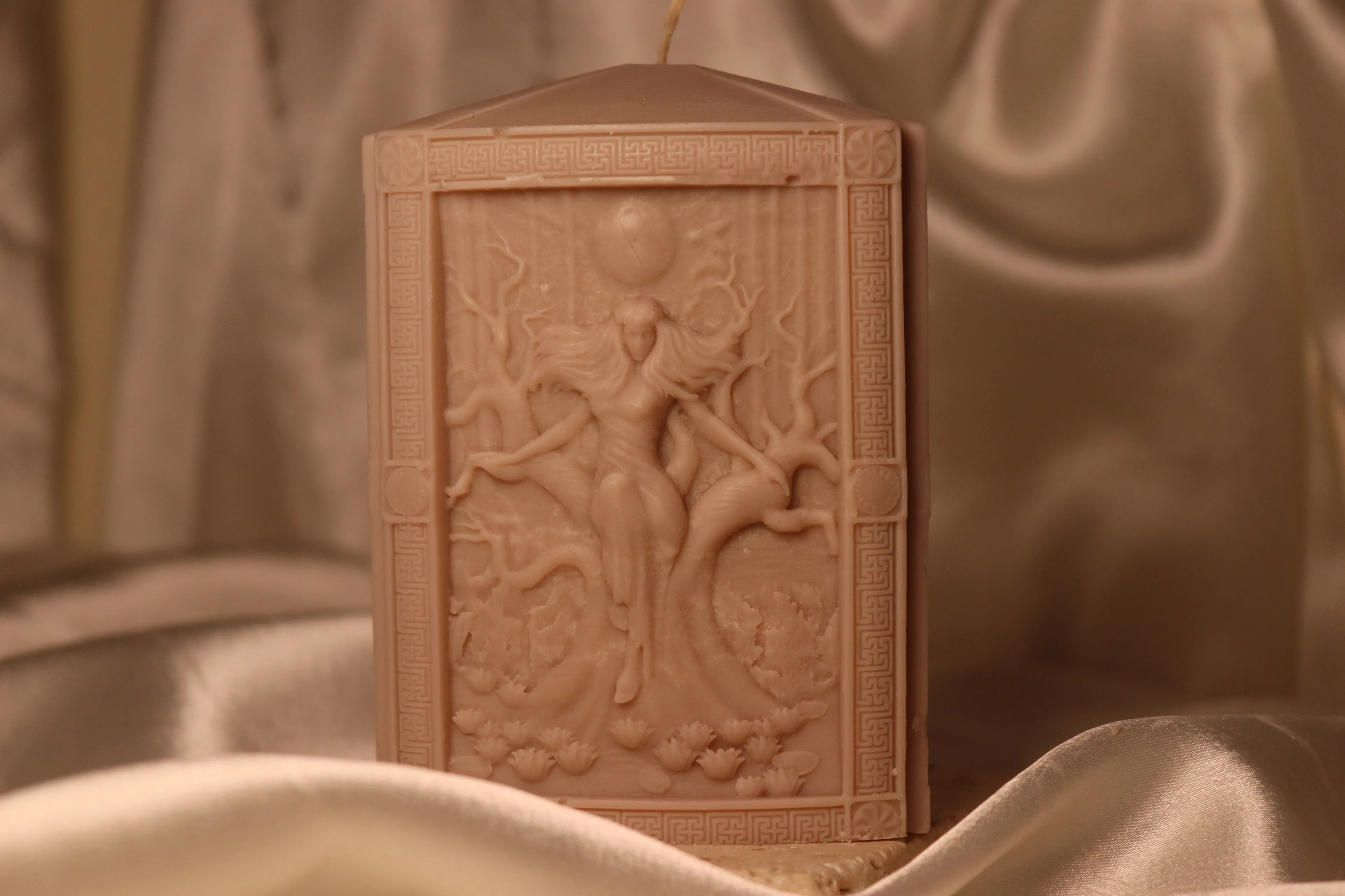 Divine Roots – Sanatsal Soy Wax Heykel Mum | El Yapımı Dekoratif