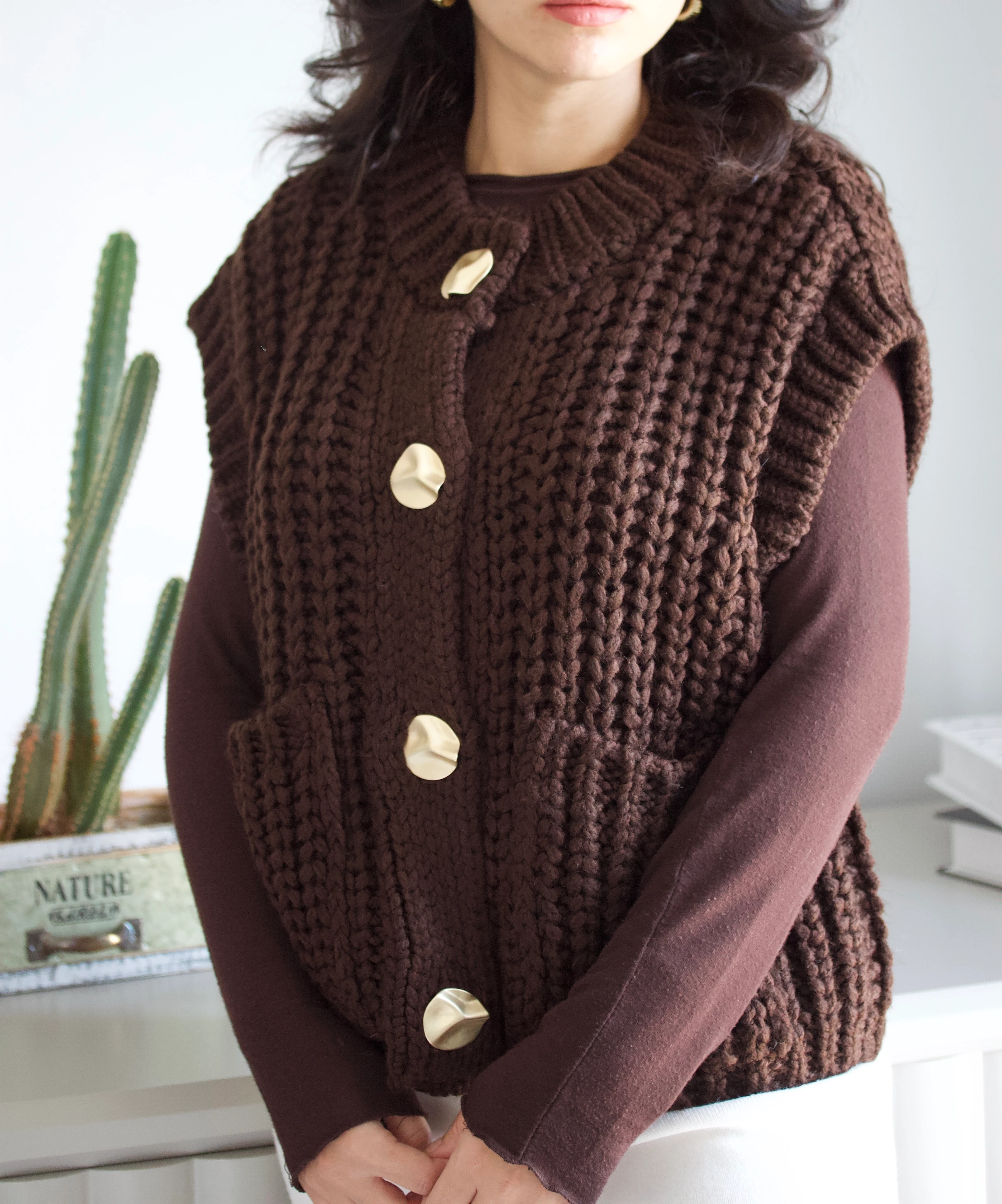 Acı Kahve Düğme Detaylı Yelek 