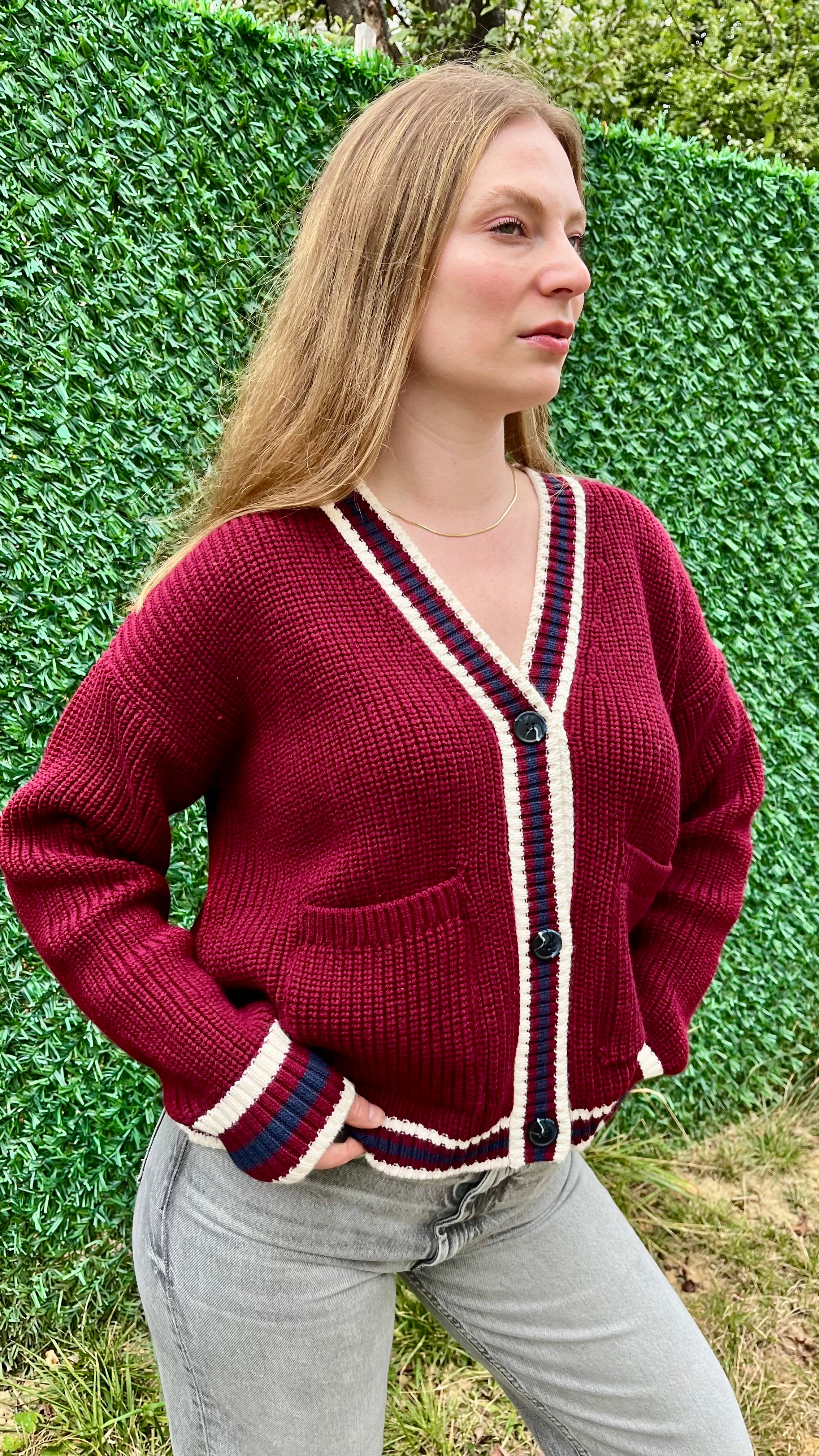 Bordo V Yaka Çizgili Düğmeli Selanik Triko Hırka