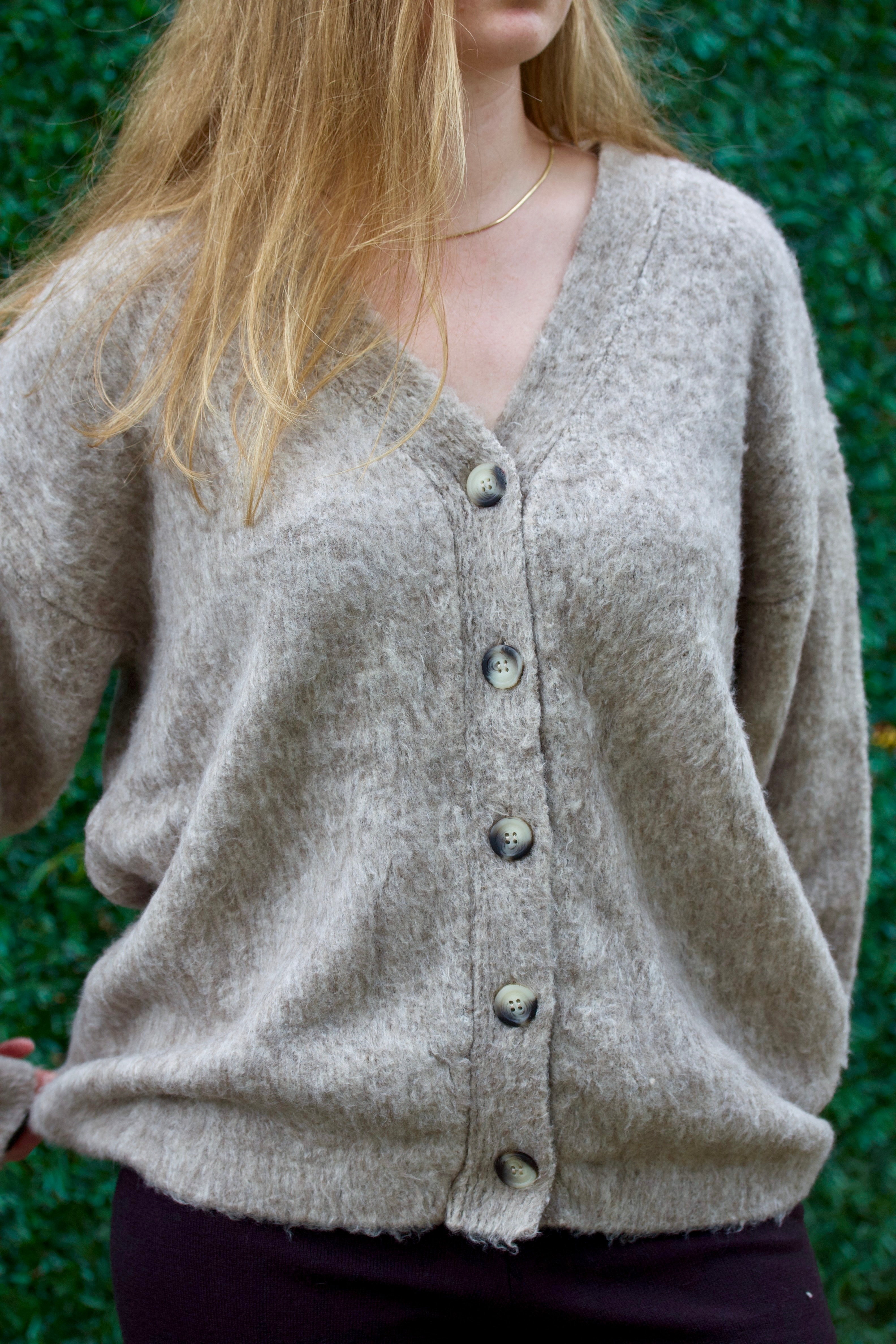 Vizon V Yaka Şardonlu Düğmeli Triko Hırka