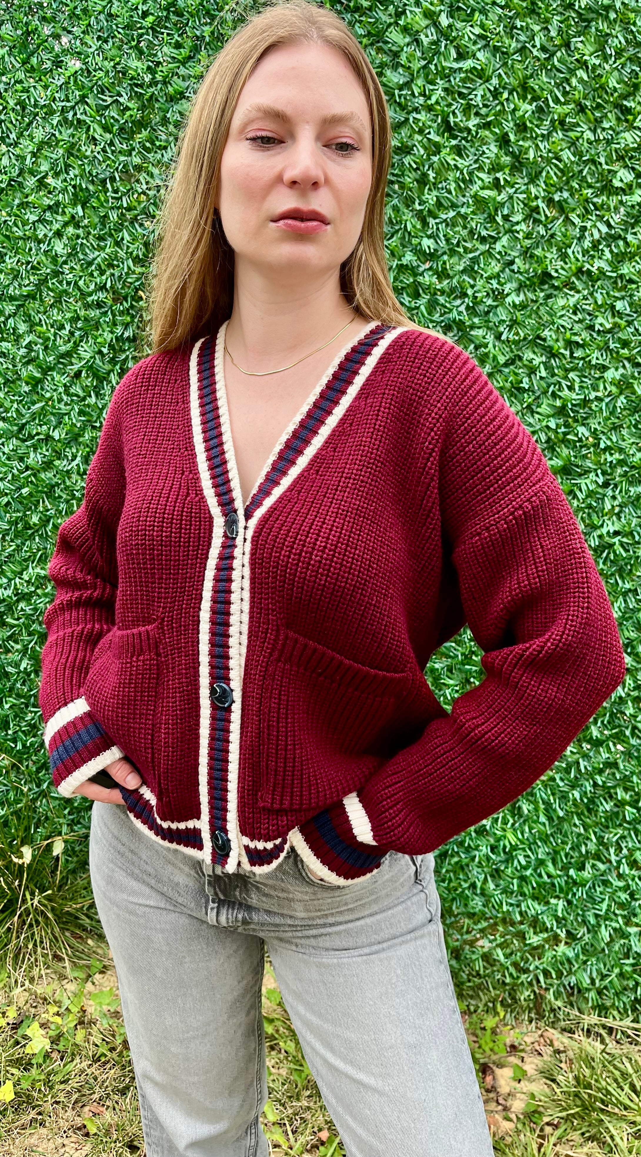 Bordo V Yaka Çizgili Düğmeli Selanik Triko Hırka