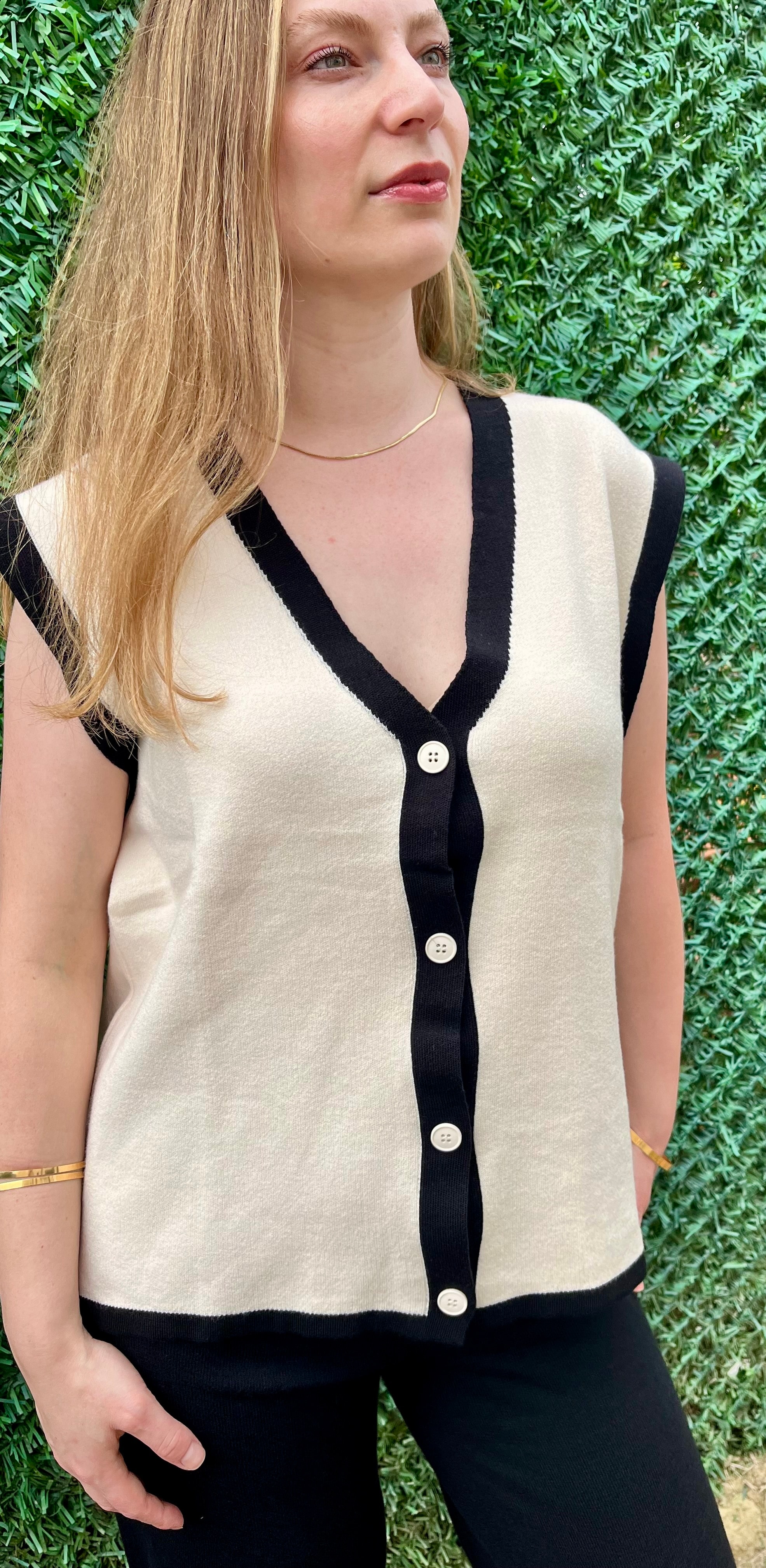 Siyah Beyaz Triko Yelek