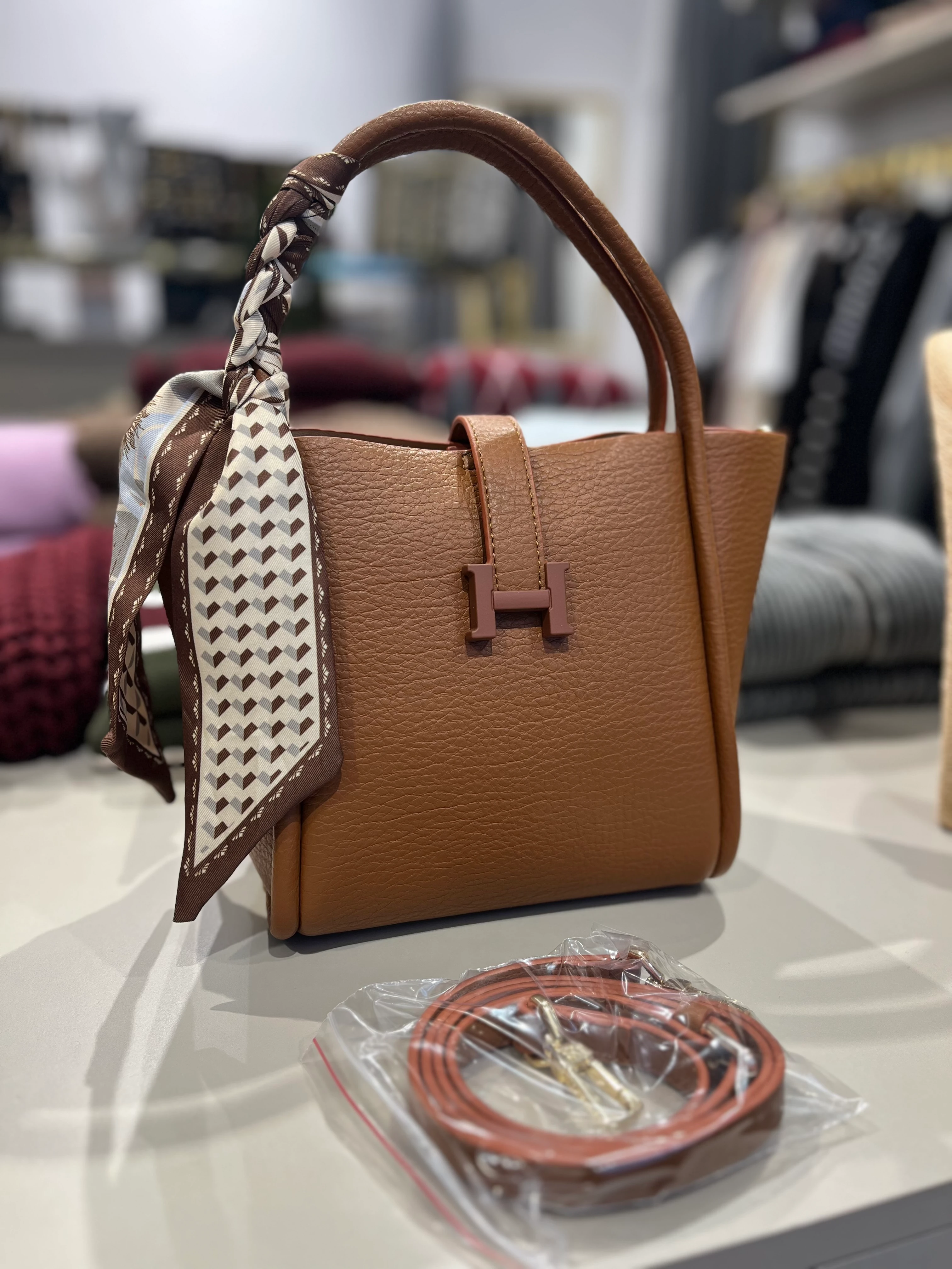 Kriste Bell Taba Fular Detaylı Deri Çanta 