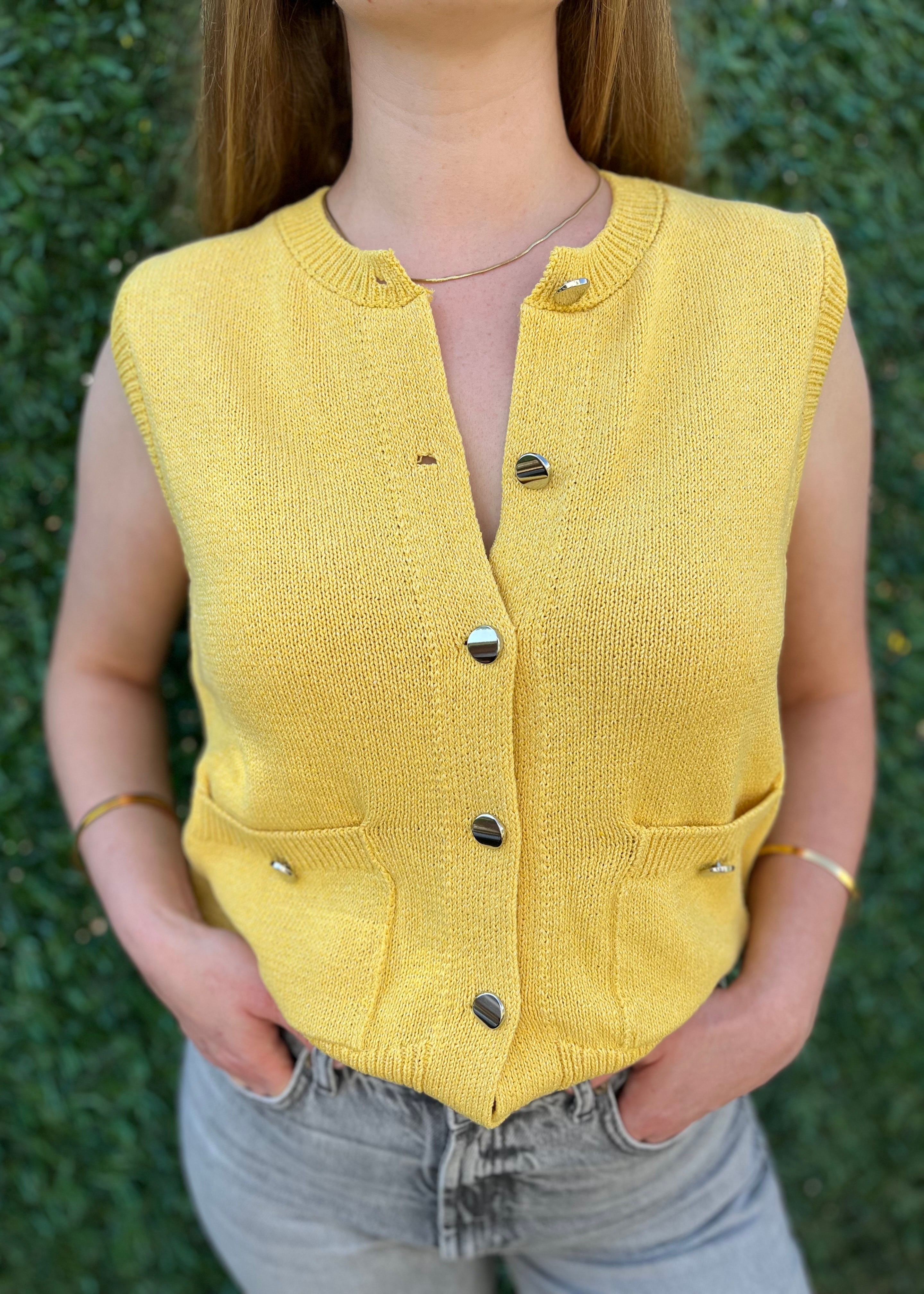Sarı Düğme Detaylı Triko Yelek 