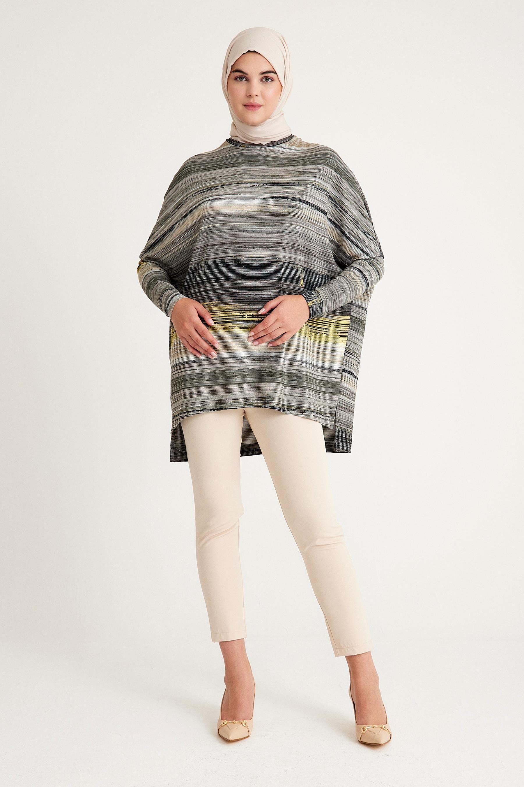 2235_Desenli Yırtmaçlı Oversize Tesettür Tunik