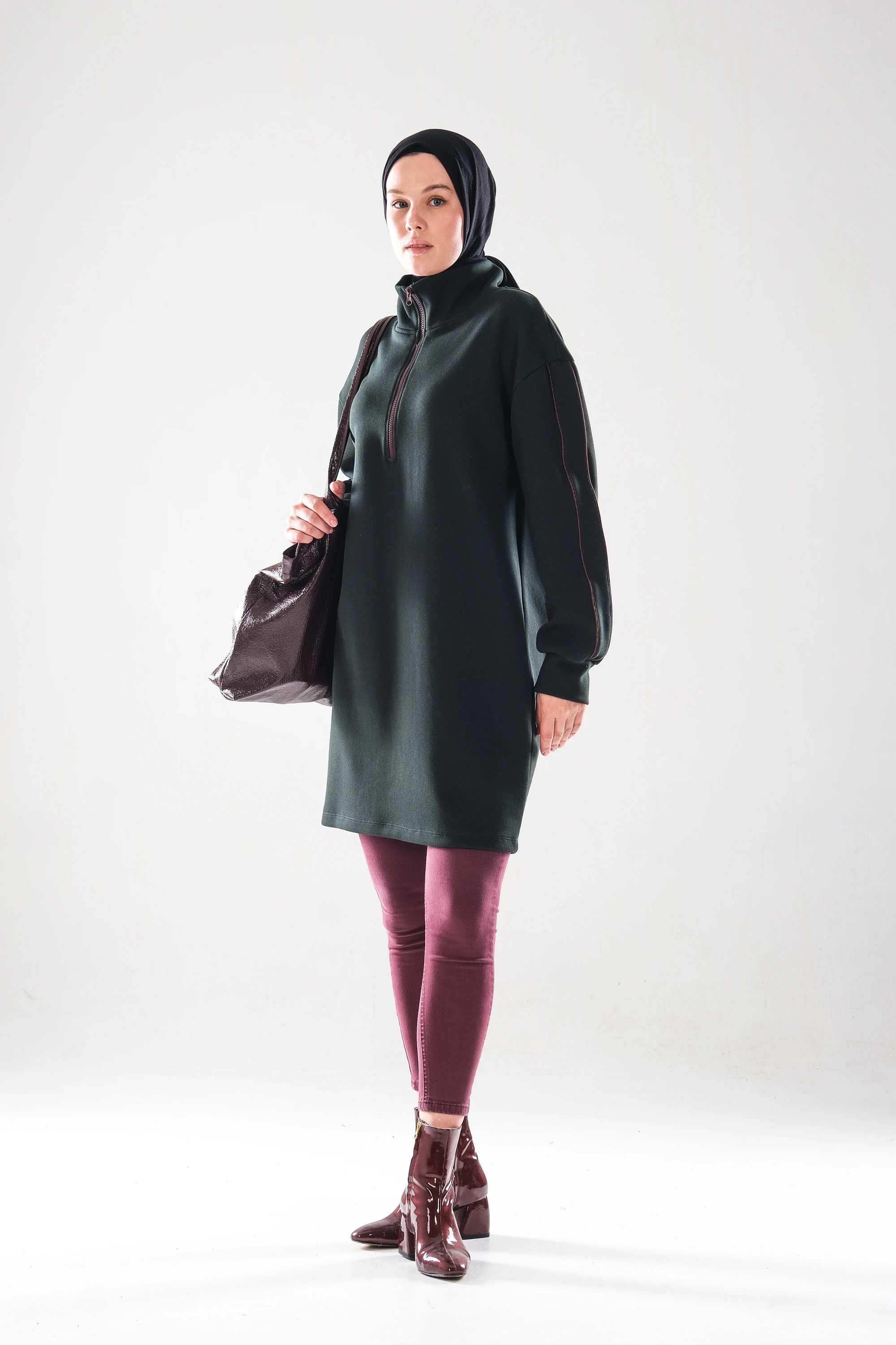 2297_Kadın Fermuarlı Dik Yaka Ara Biye Detaylı Tesettür Tunik – Pamuklu Pike Kumaş, Şık Spor Elbise