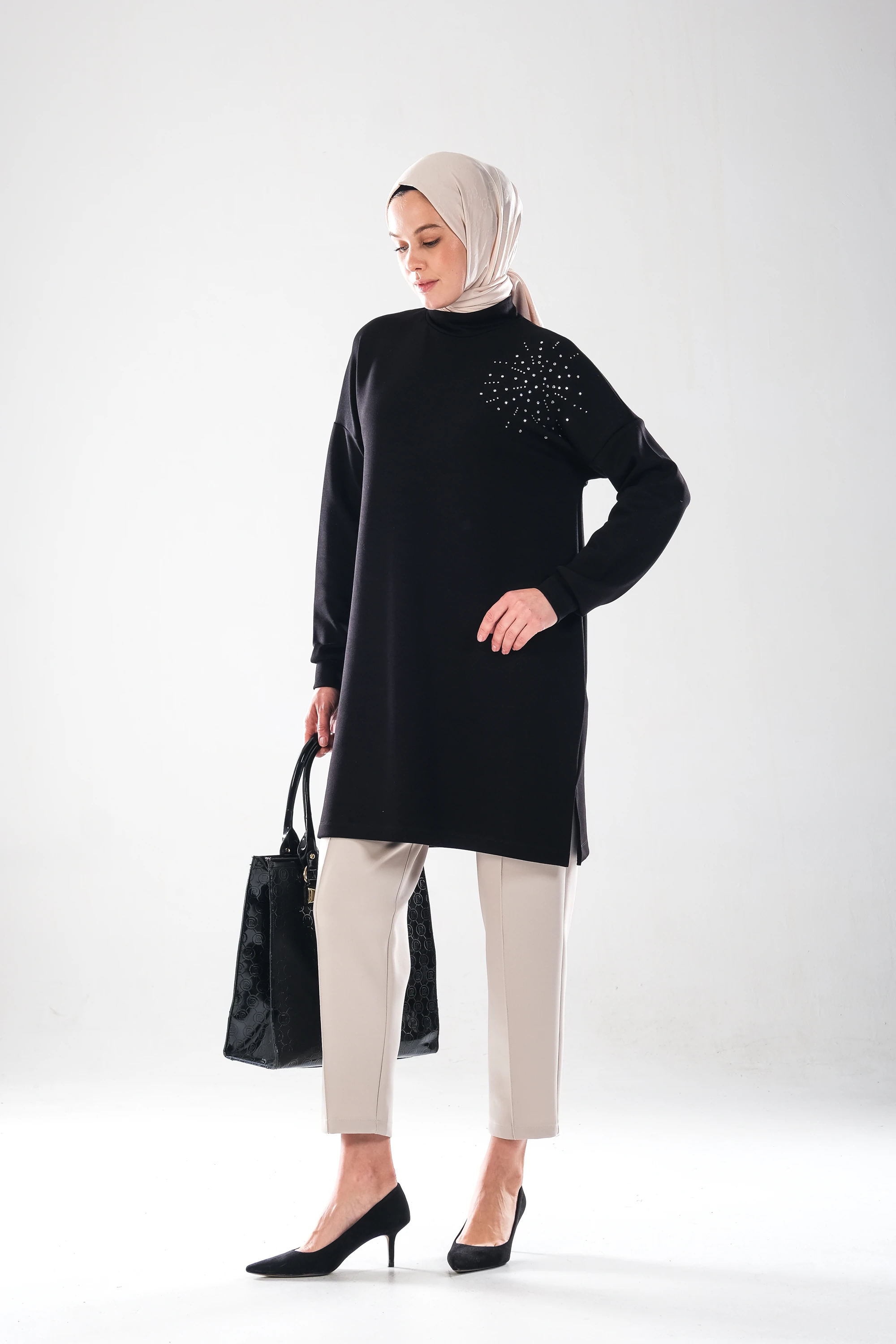 2296_KadınTaş Baskılı Yırtmaçlı Dik Yakalı Tunik