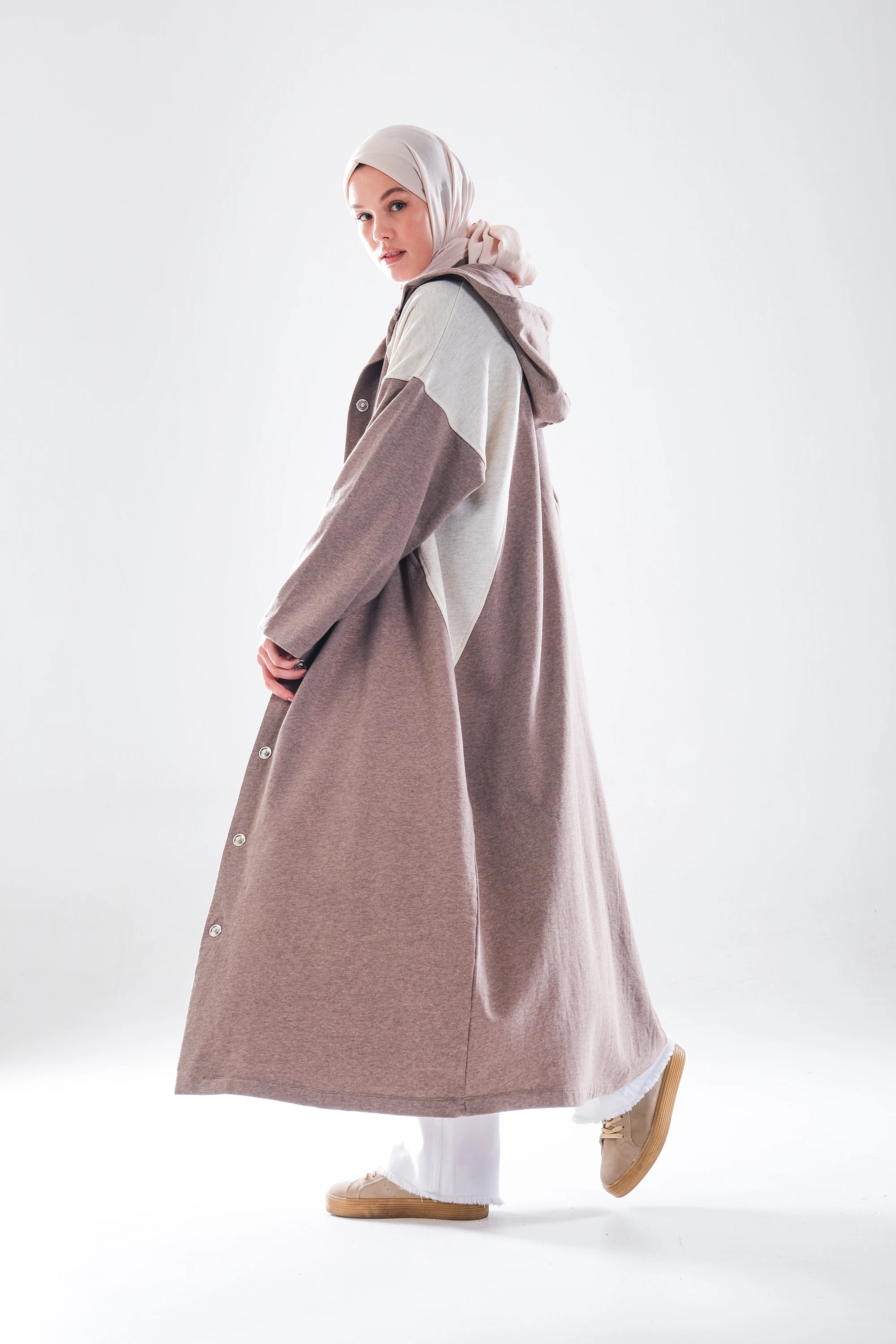 2275_Kadın Spor Oversize Kapüşonlu Çıtçıtlı 3 İplik Uzun Kap – Mevsimlik Tesettür Pardesü