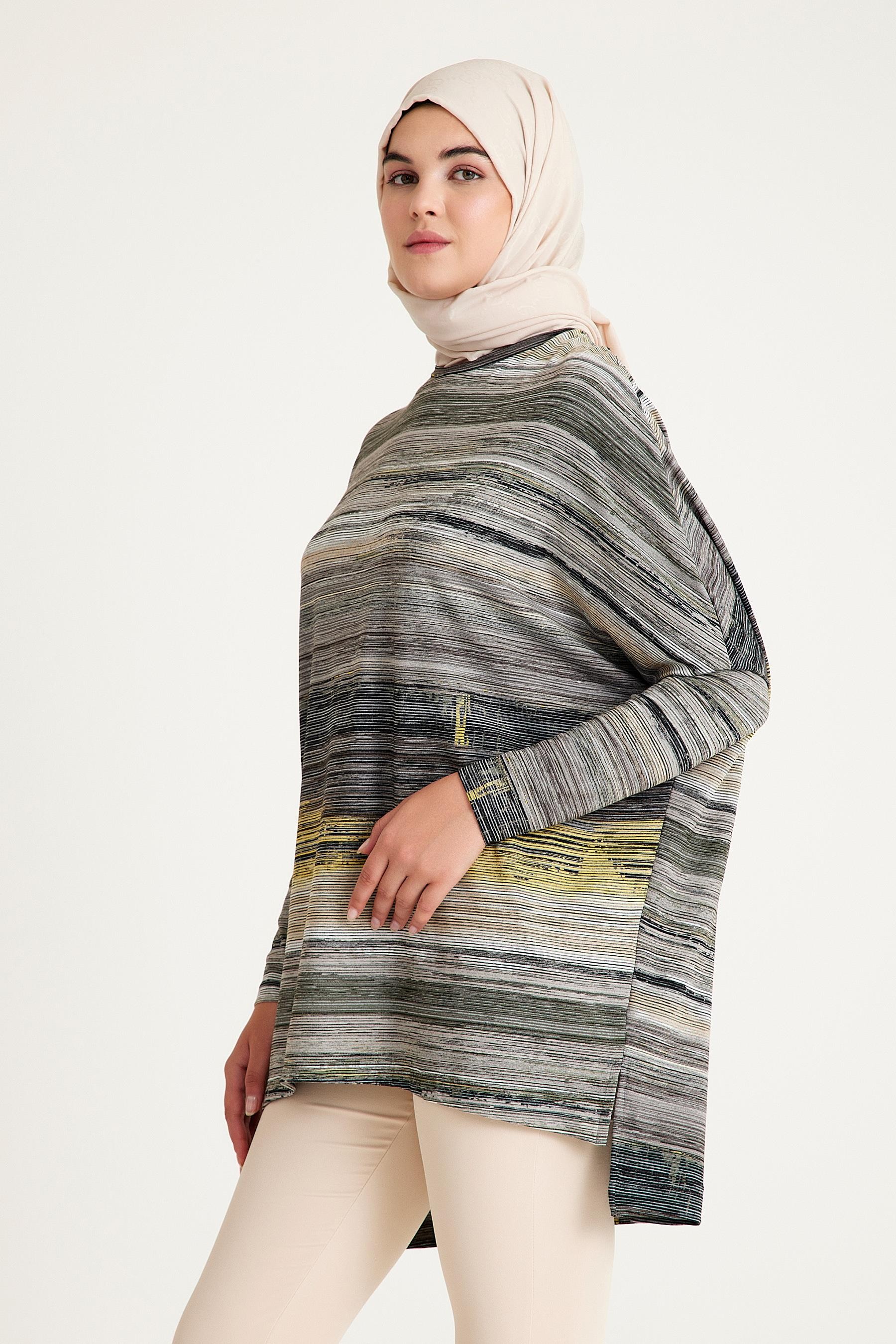 2235_Desenli Yırtmaçlı Oversize Tesettür Tunik