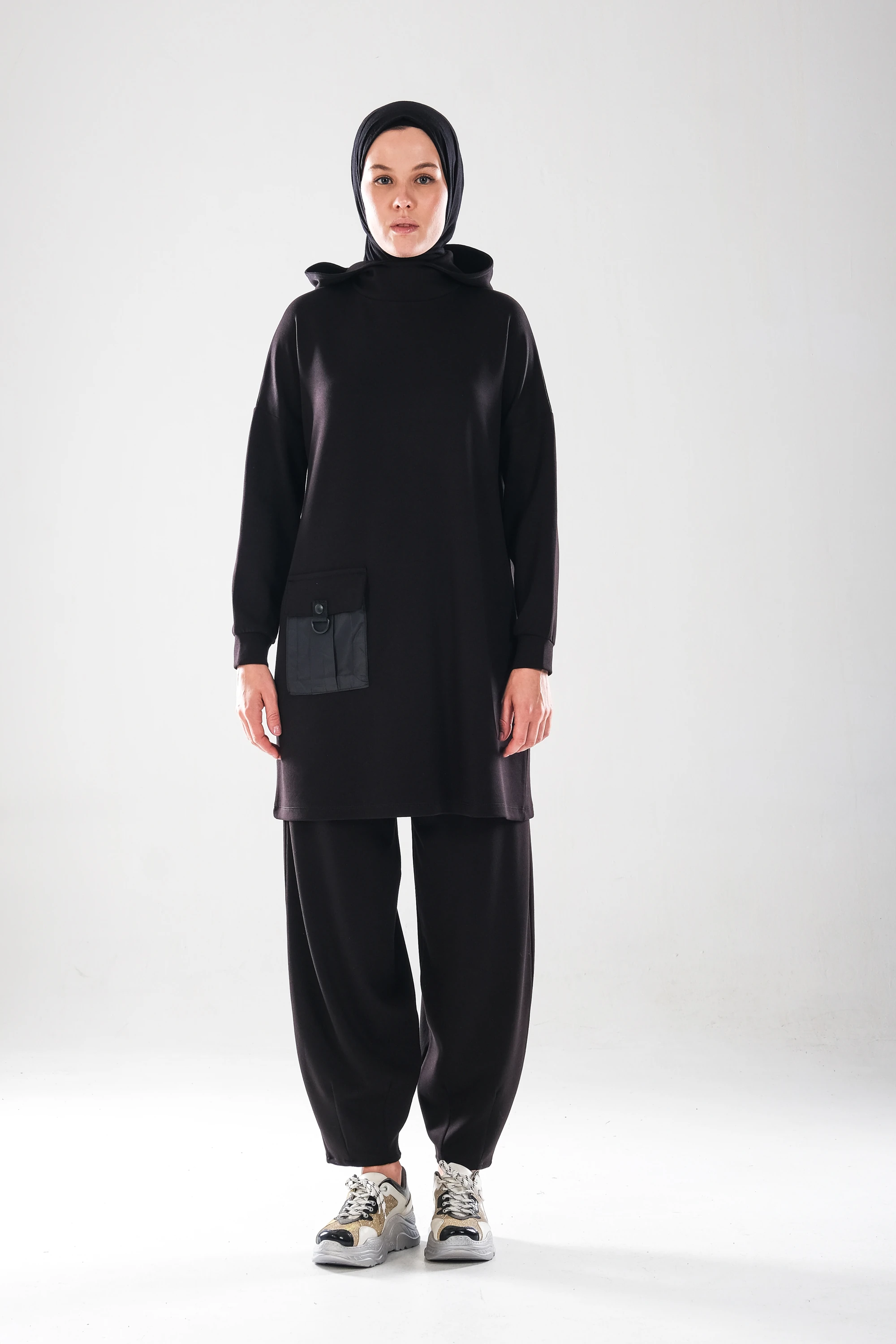 2286_Kadın Kapüşonlu Körüklü Cepli D Tokalı 2'li Takım – Pensli Harem Pantolonlu Tesettür Spor Takım