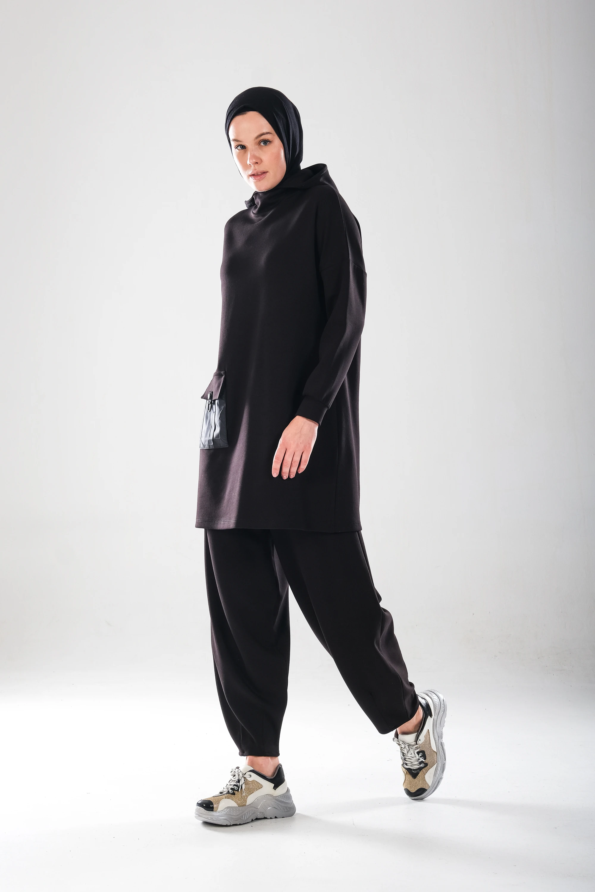 2286_Kadın Kapüşonlu Körüklü Cepli D Tokalı 2'li Takım – Pensli Harem Pantolonlu Tesettür Spor Takım