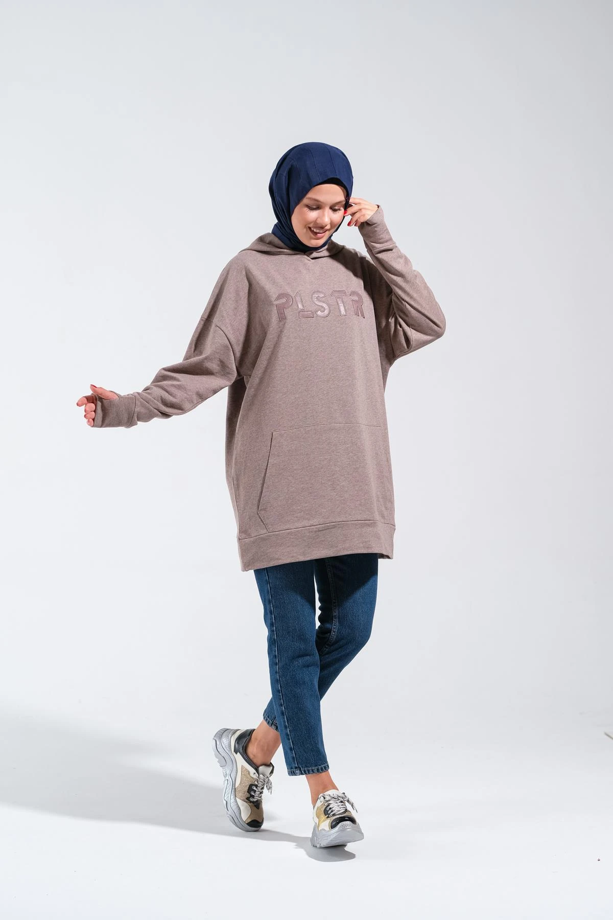 1596_Plistre Nakışlı Oversize Tesettür Sweatshirt Uzun ve Büyük Kalıp