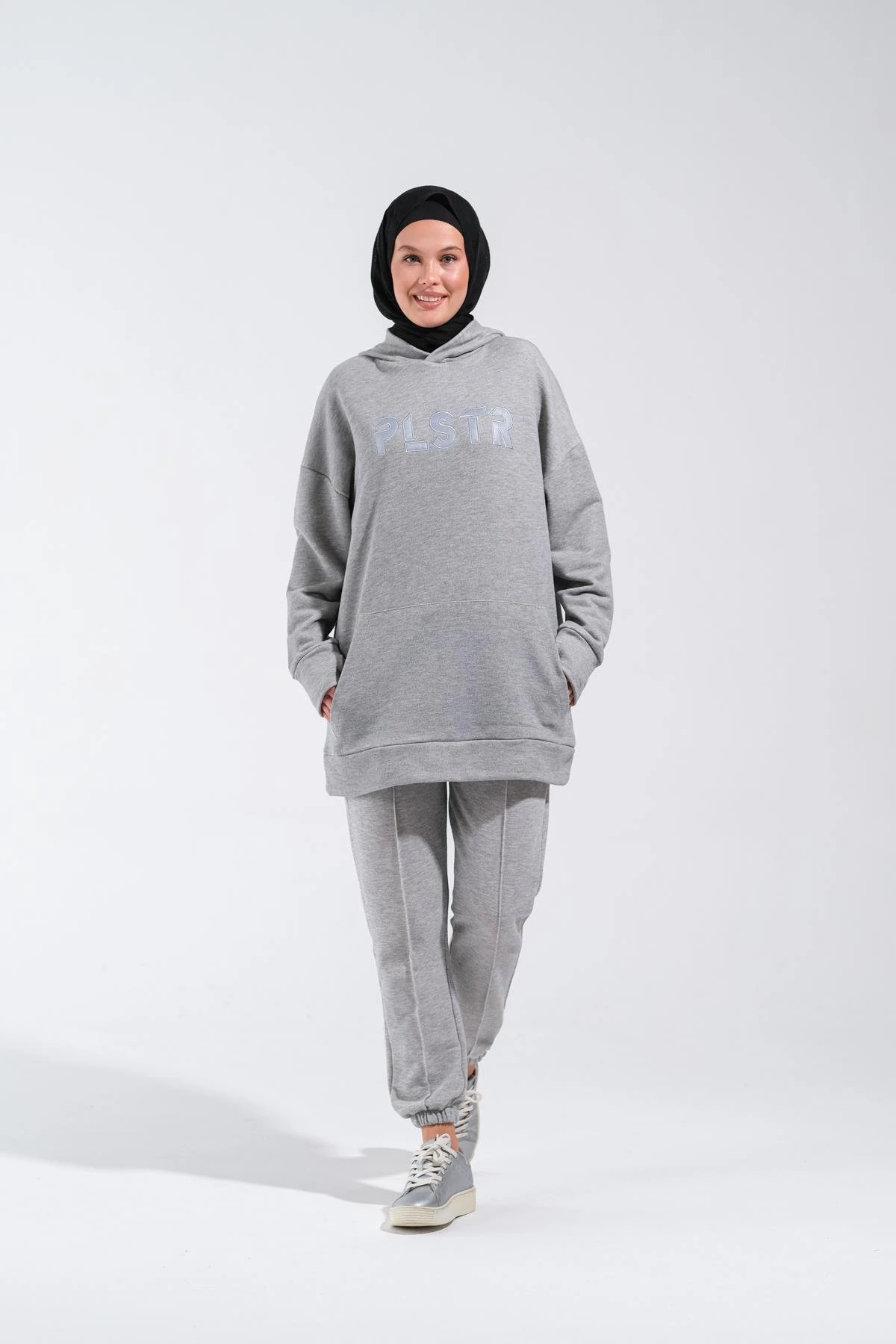 1596_Plistre Nakışlı Oversize Tesettür Sweatshirt Uzun ve Büyük Kalıp