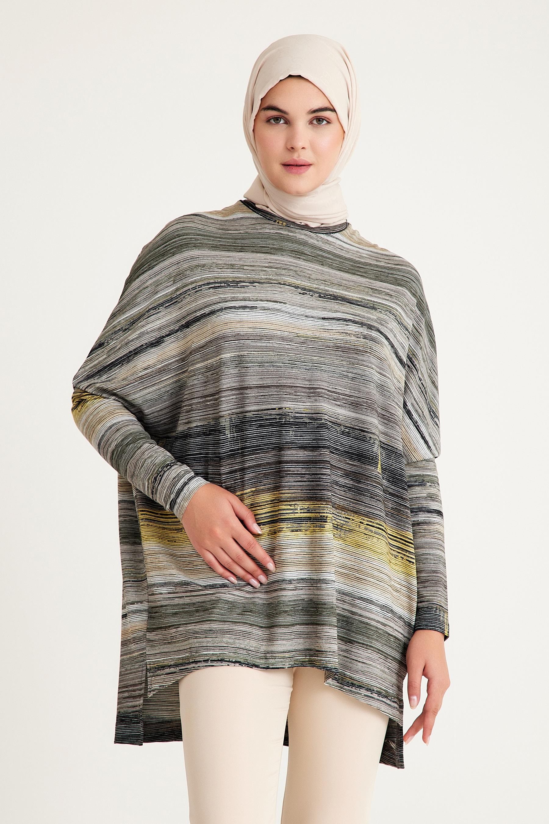 2235_Desenli Yırtmaçlı Oversize Tesettür Tunik