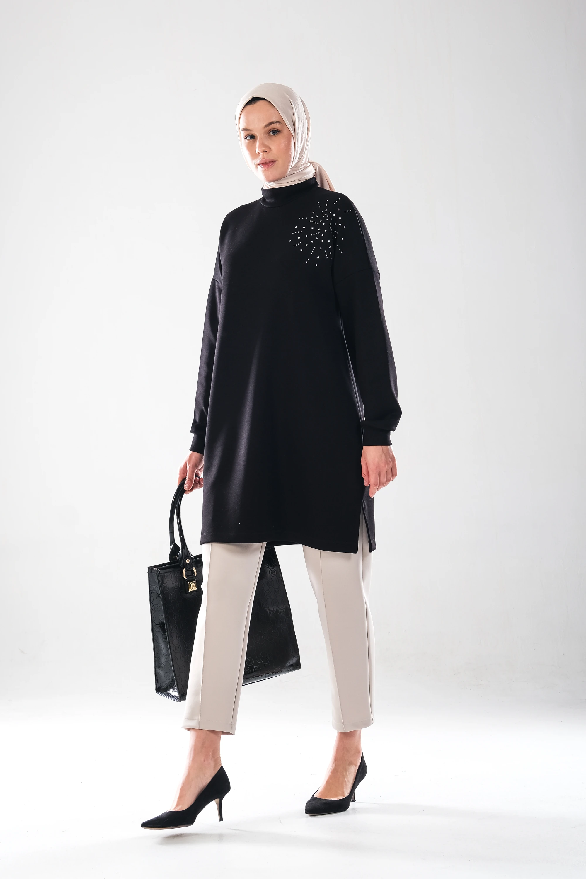 2296_KadınTaş Baskılı Yırtmaçlı Dik Yakalı Tunik