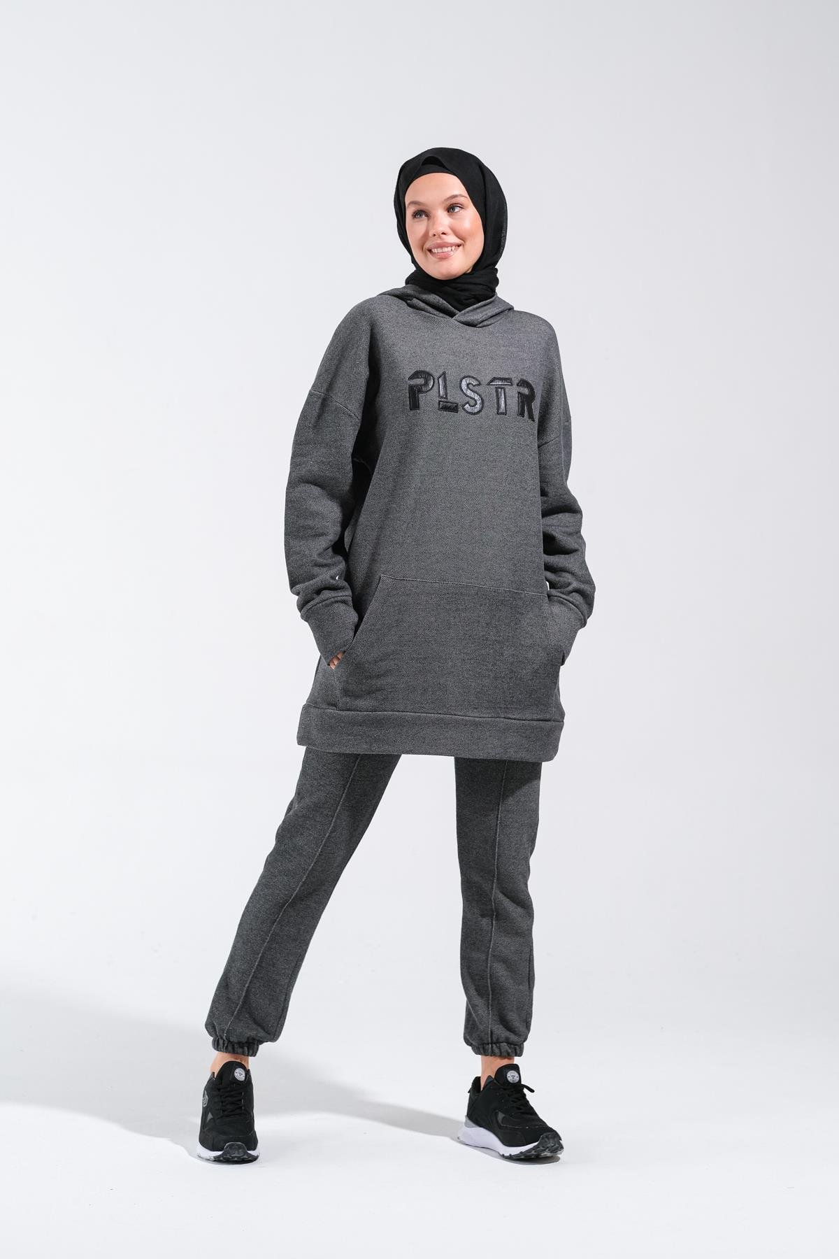 1596_Plistre Nakışlı Oversize Tesettür Sweatshirt Uzun ve Büyük Kalıp