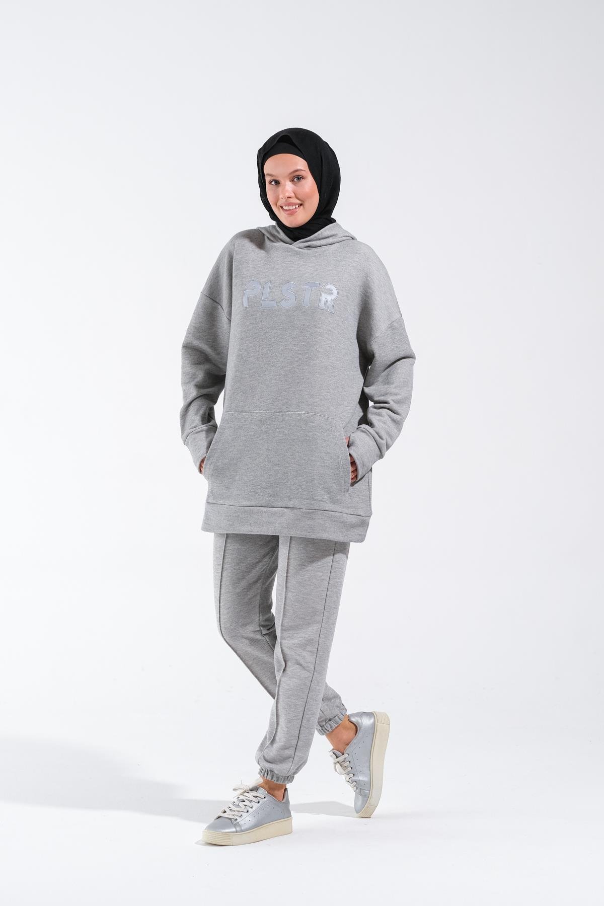 1596_Plistre Nakışlı Oversize Tesettür Sweatshirt Uzun ve Büyük Kalıp