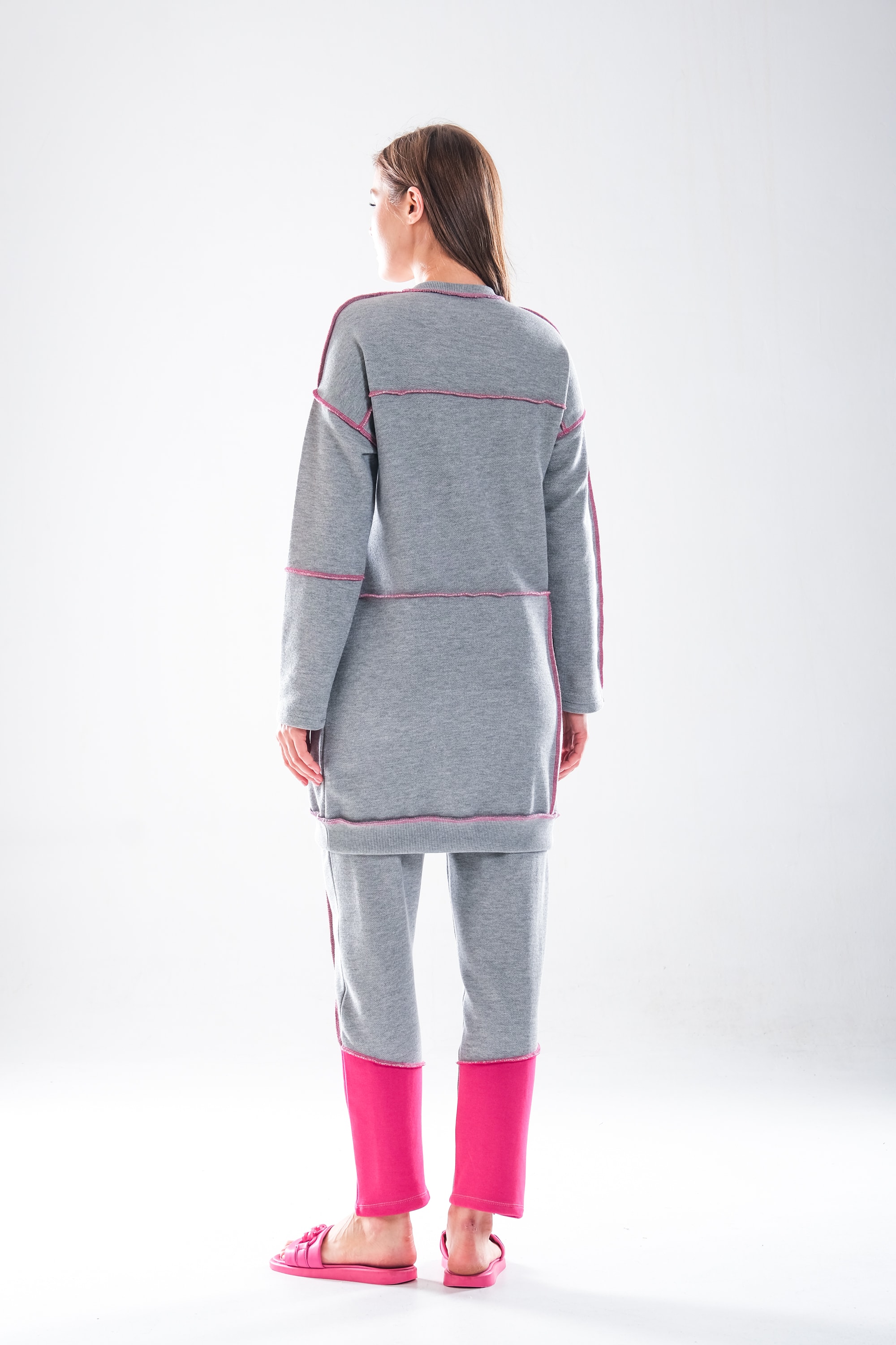2277_Kadın Tesettür Homewear Eşofman Takım – Bisiklet Yaka Sweat, Dikiş Detaylı, Havuç Fit, FuşyaGri