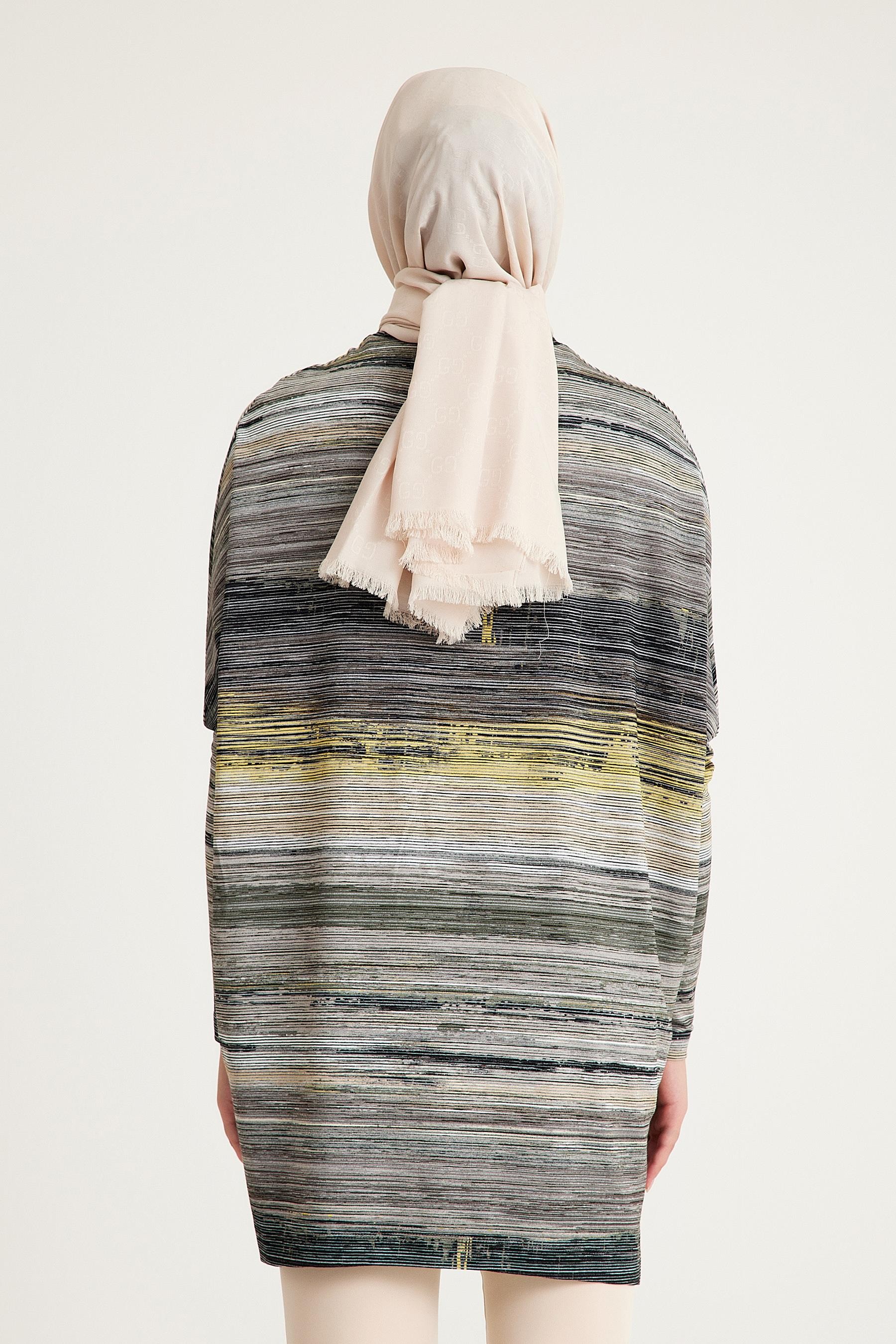 2235_Desenli Yırtmaçlı Oversize Tesettür Tunik