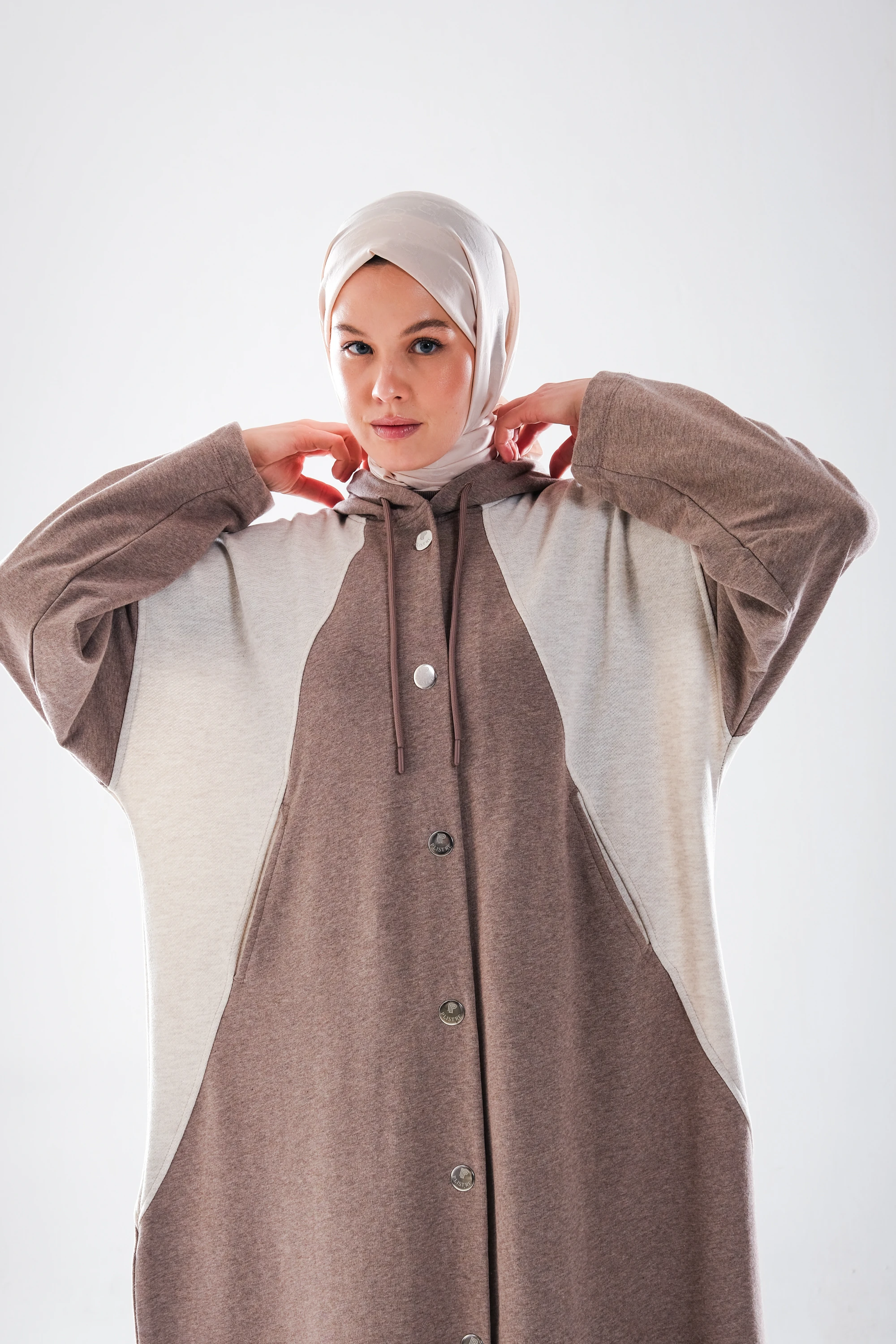 2275_Kadın Spor Oversize Kapüşonlu Çıtçıtlı 3 İplik Uzun Kap – Mevsimlik Tesettür Pardesü