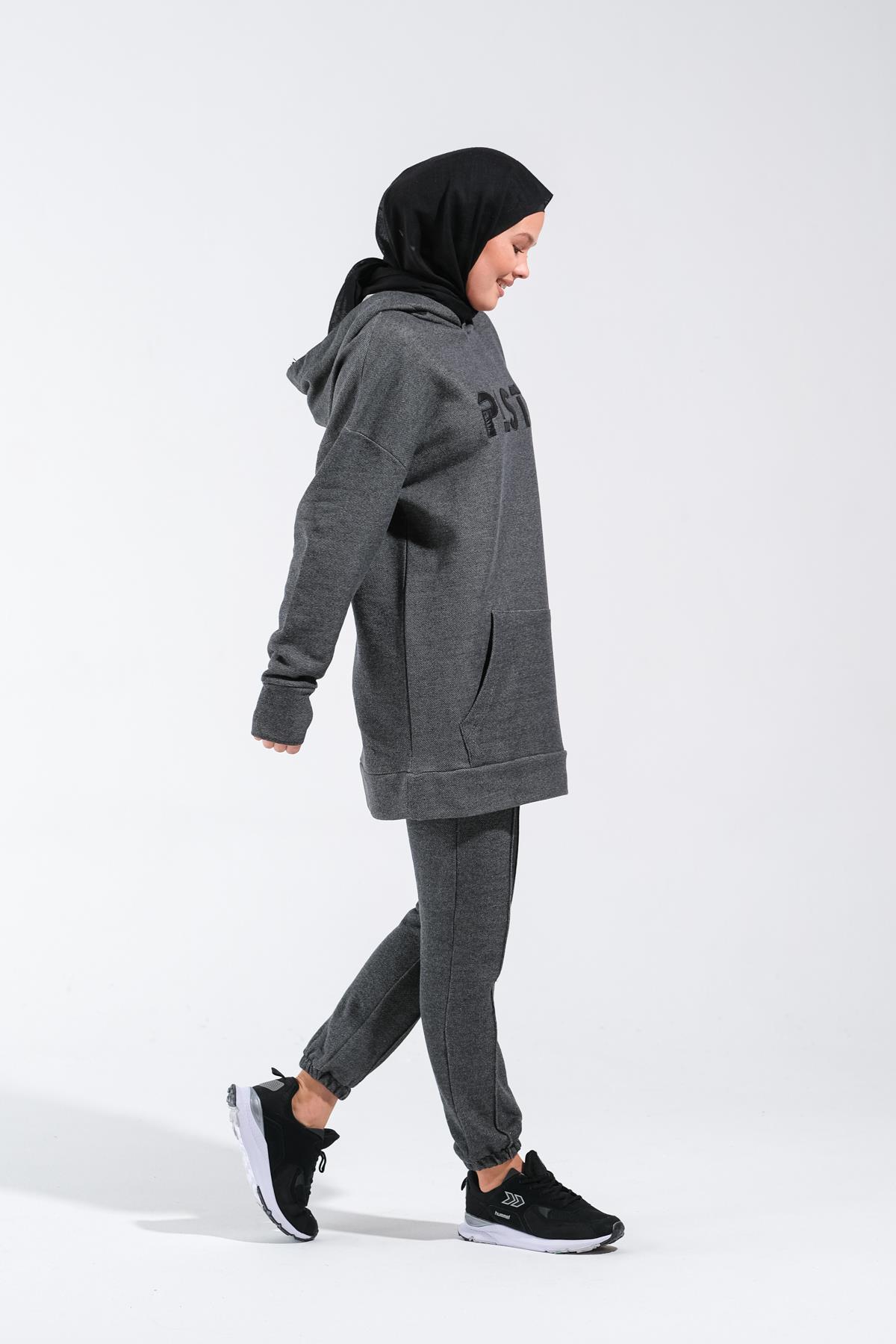 1596_Plistre Nakışlı Oversize Tesettür Sweatshirt Uzun ve Büyük Kalıp