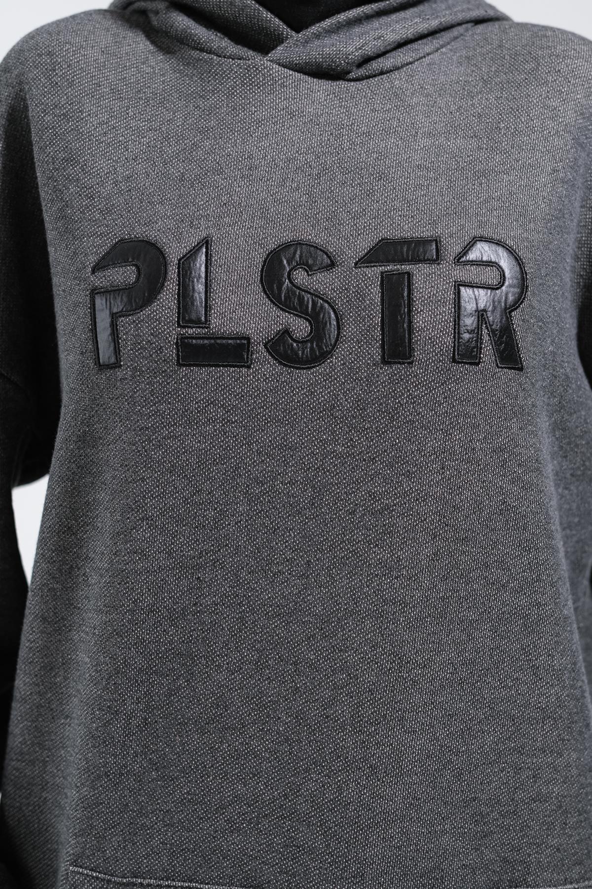 1596_Plistre Nakışlı Oversize Tesettür Sweatshirt Uzun ve Büyük Kalıp