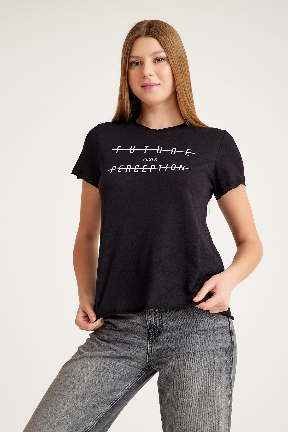 2093_Baskılı V Yaka Kısa Kollu T-shirt