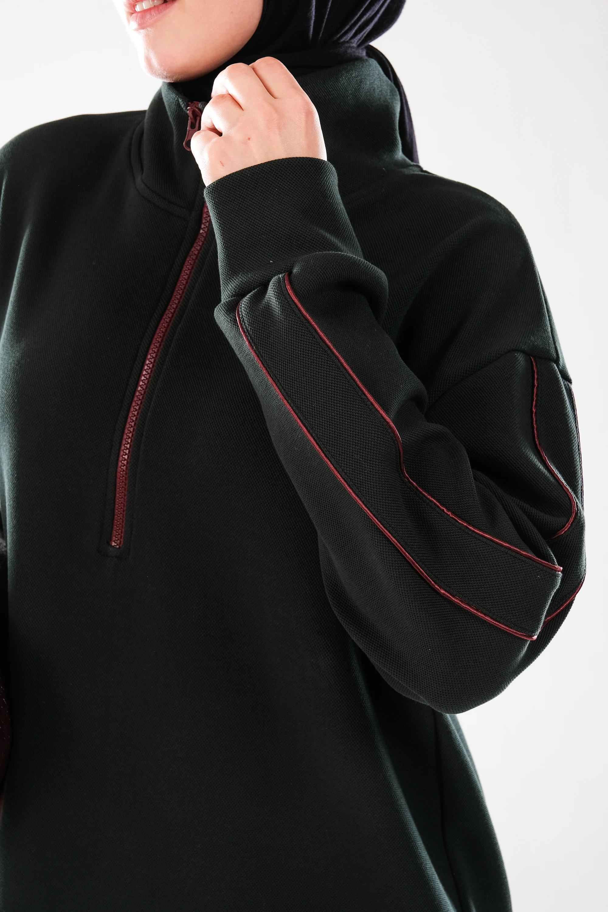 2297_Kadın Fermuarlı Dik Yaka Ara Biye Detaylı Tesettür Tunik – Pamuklu Pike Kumaş, Şık Spor Elbise